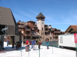 Erinnert mich irgendwie an Montchavin in La Plagne, dort gibt es auch so ein &amp;quot;Bastille&amp;quot;-Türmchen...