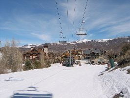 Annäherung an Arrowhead, mit 2255 m die niedrigste und kleinste der drei Stationen