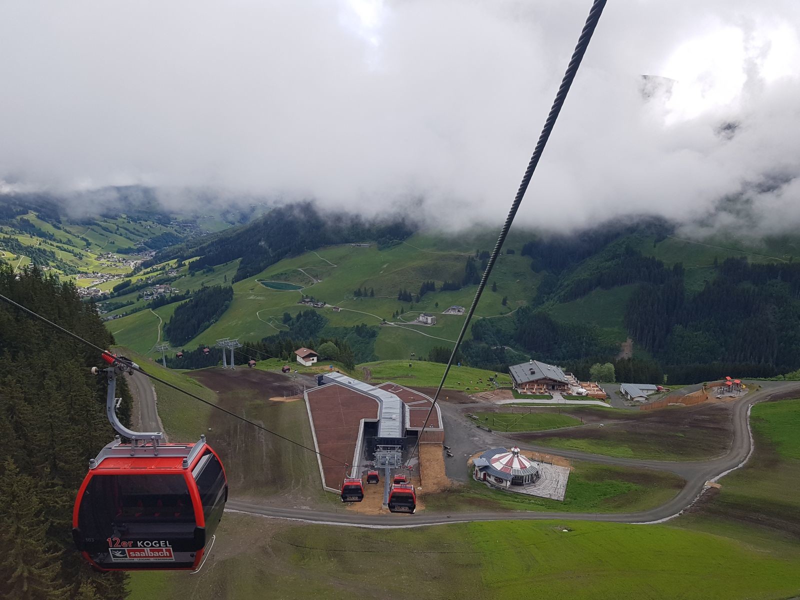 Nun in der 2. Sektion. Es war kein Durchfahrbetrieb, man musste umsteigen.