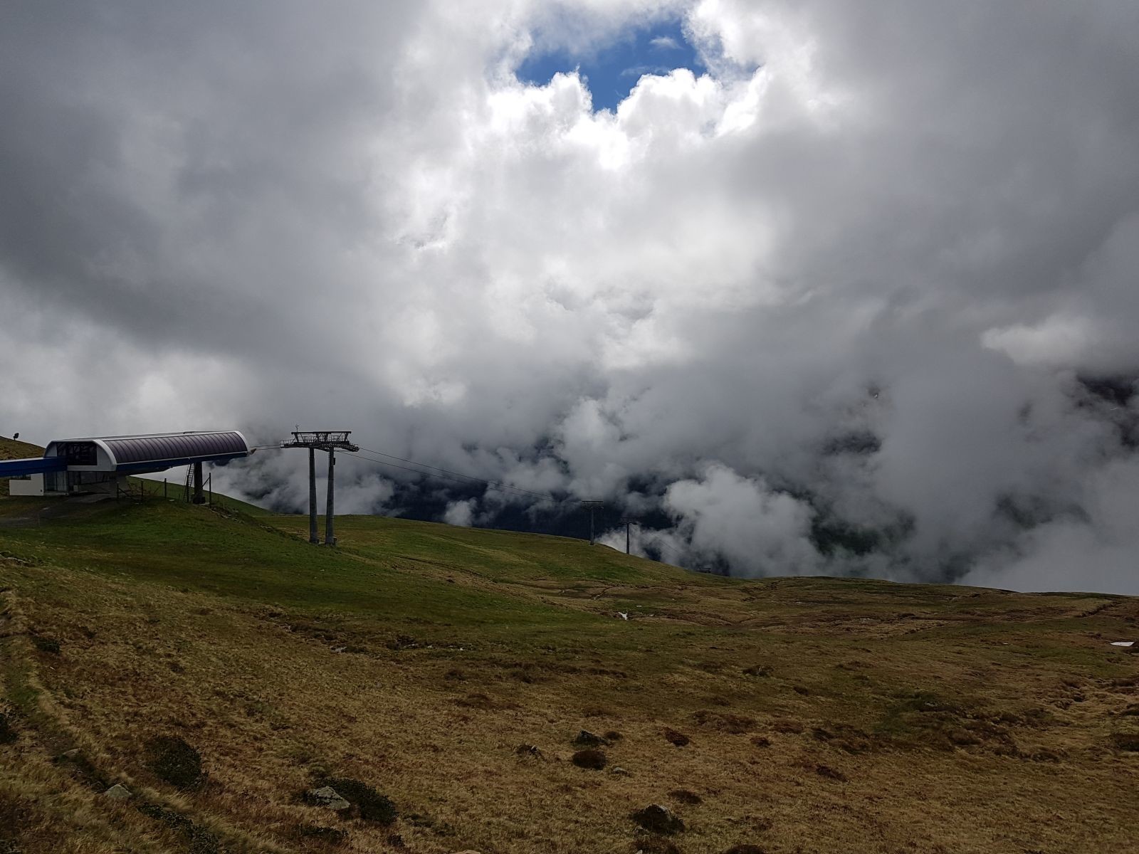An der Bergstation der Zehnerbahn vorbei...