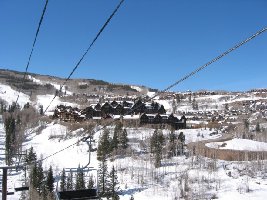 Die Trasse geht mehrmals bergauf und bergab, insgesamt wenig Höhendifferenz aber einiges an horizontaler Entfernung.