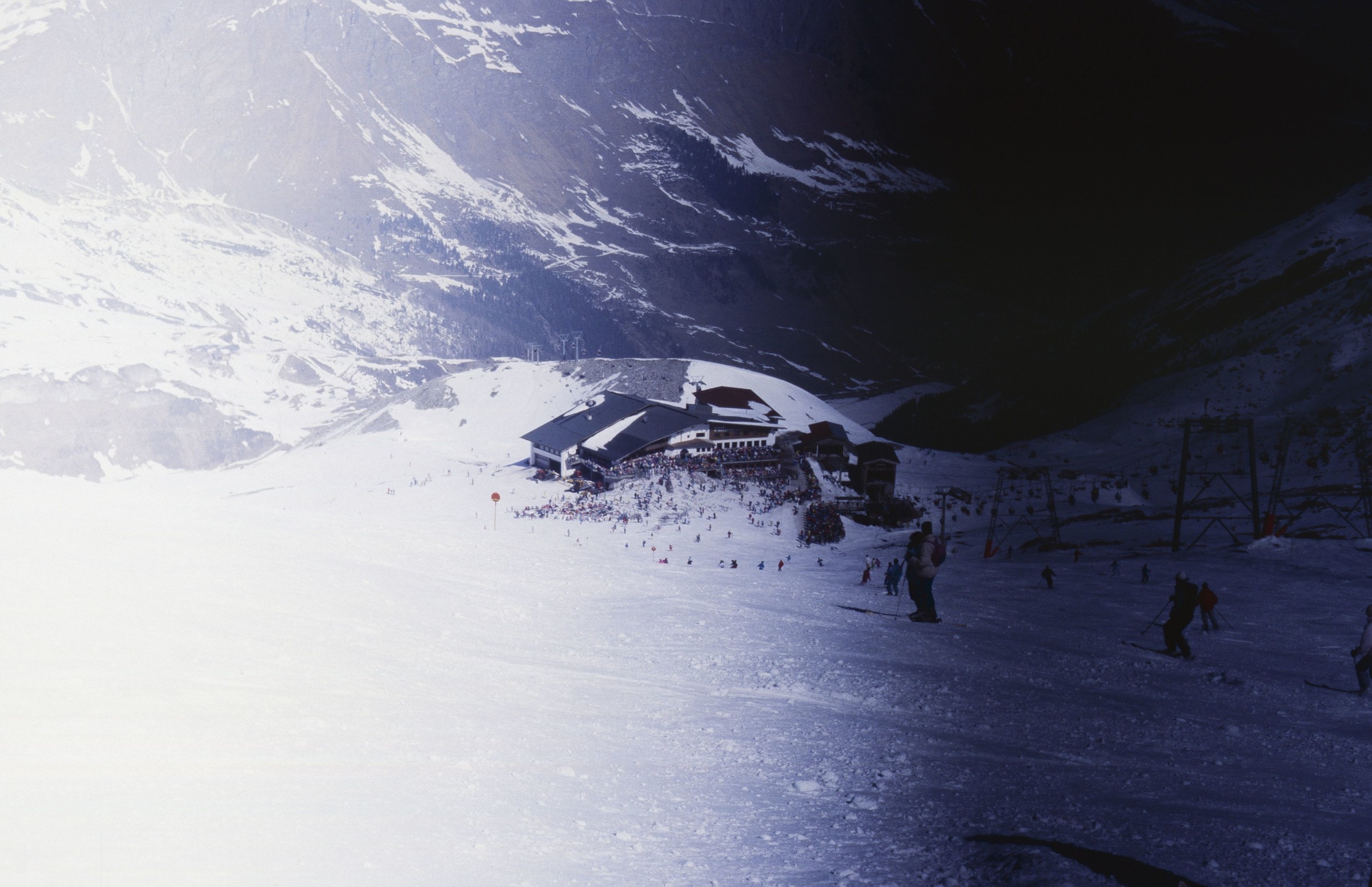 Leider nicht so gut, aber man sieht schön die Warteschlangen an der 3. Sektion.