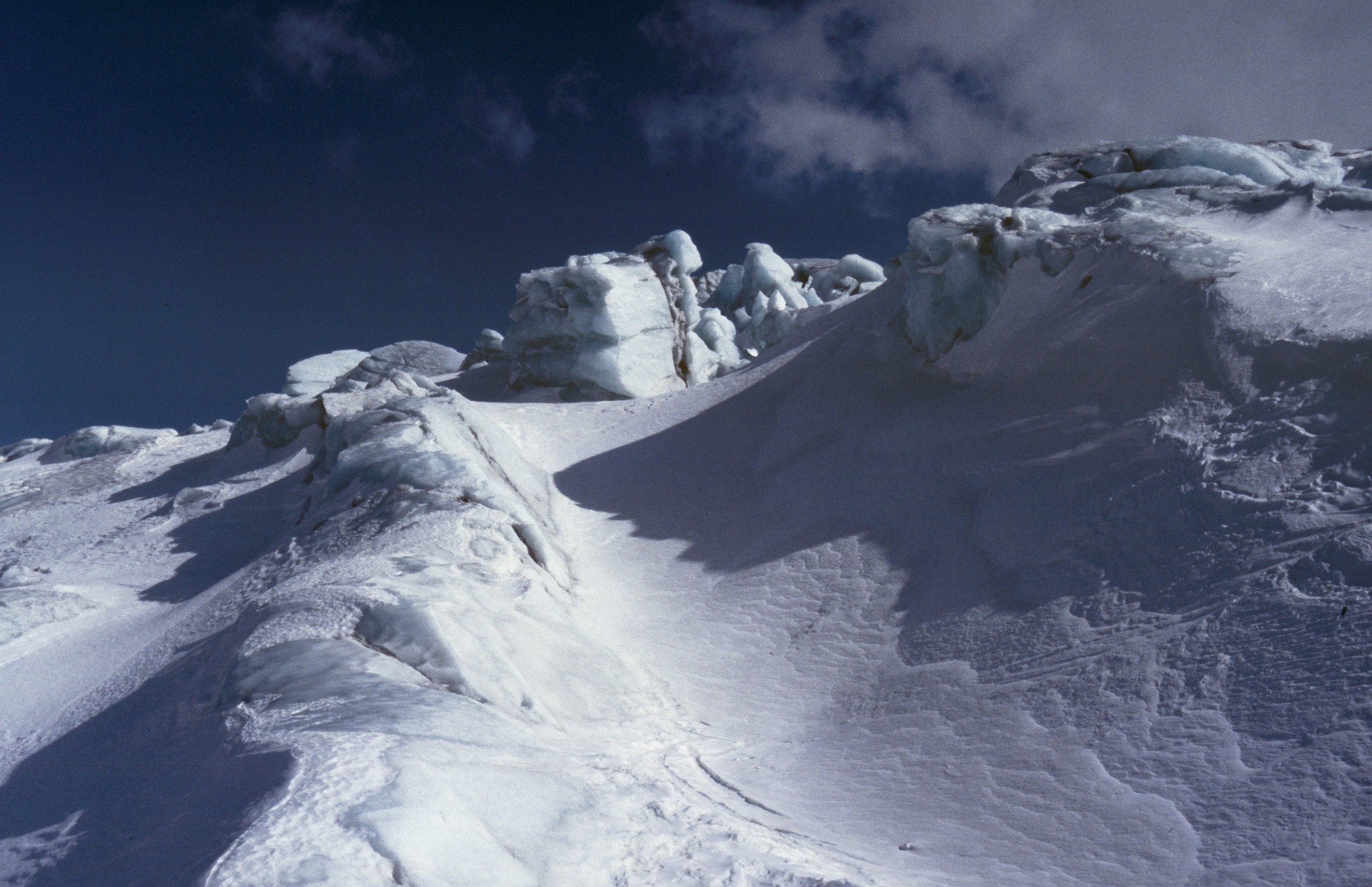 Gletscherbruch irgendwo dort.