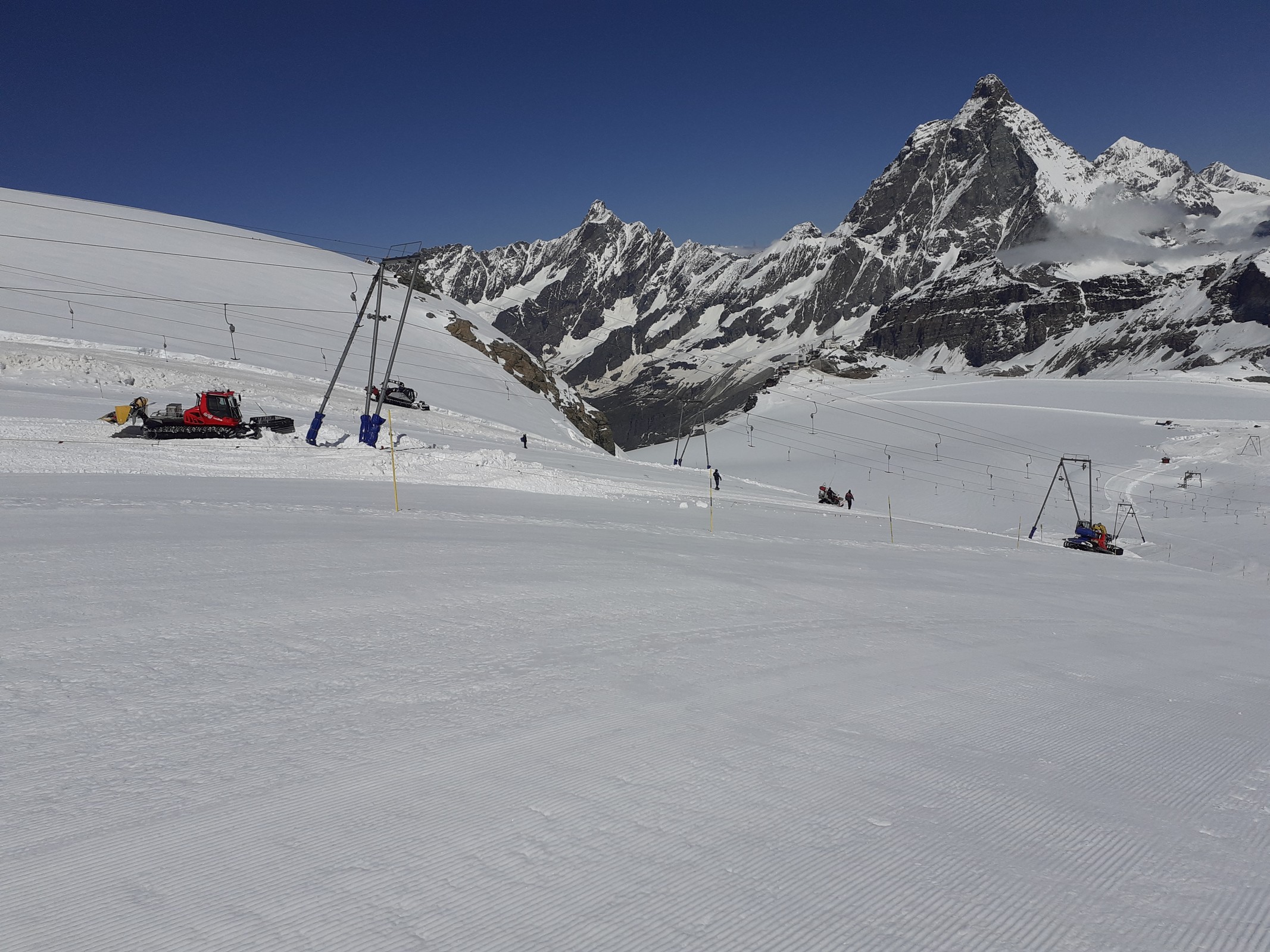 Präparierungsarbeiten Plateau Rosa Lifte