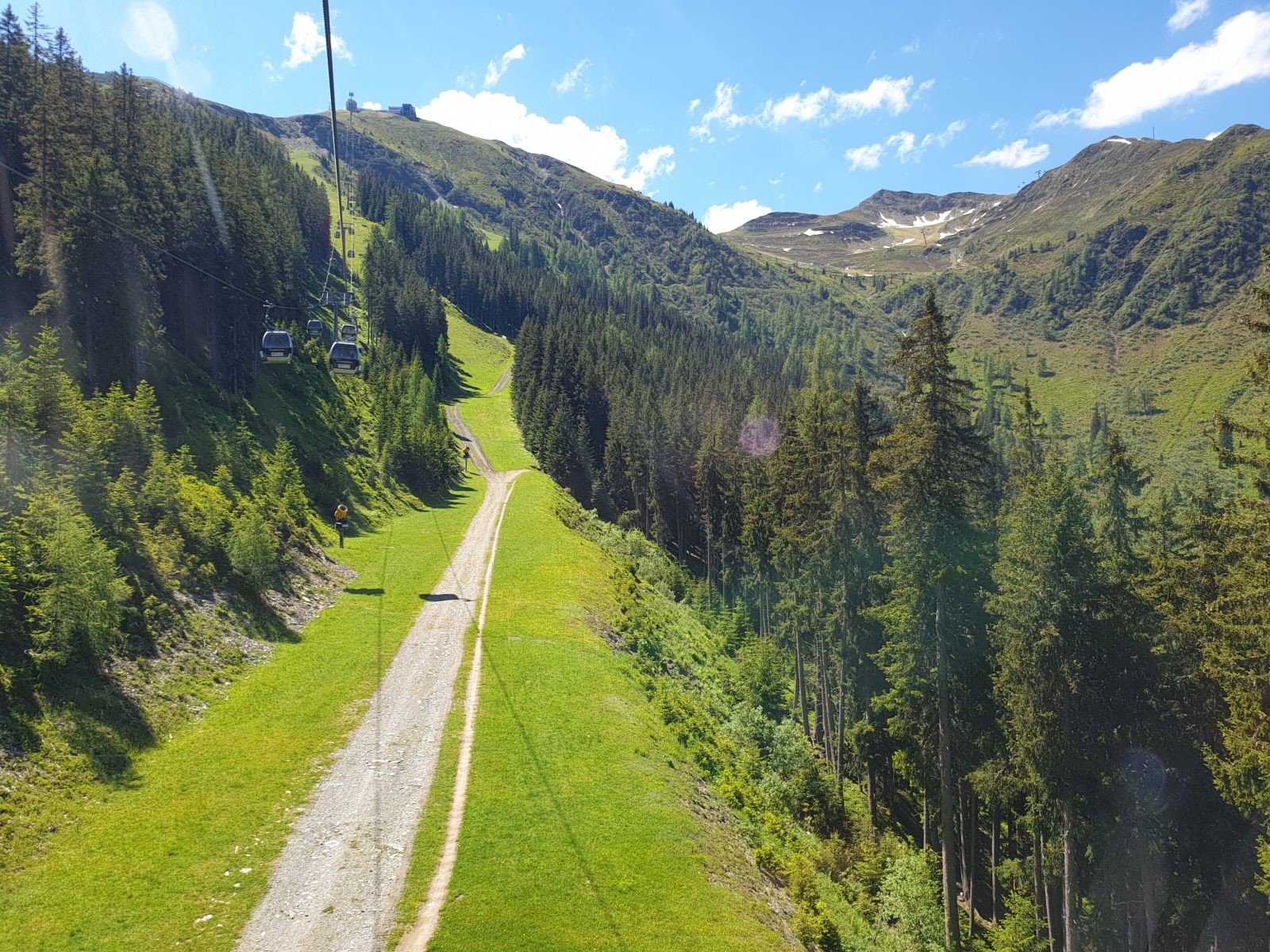 Überffahrt der Piste