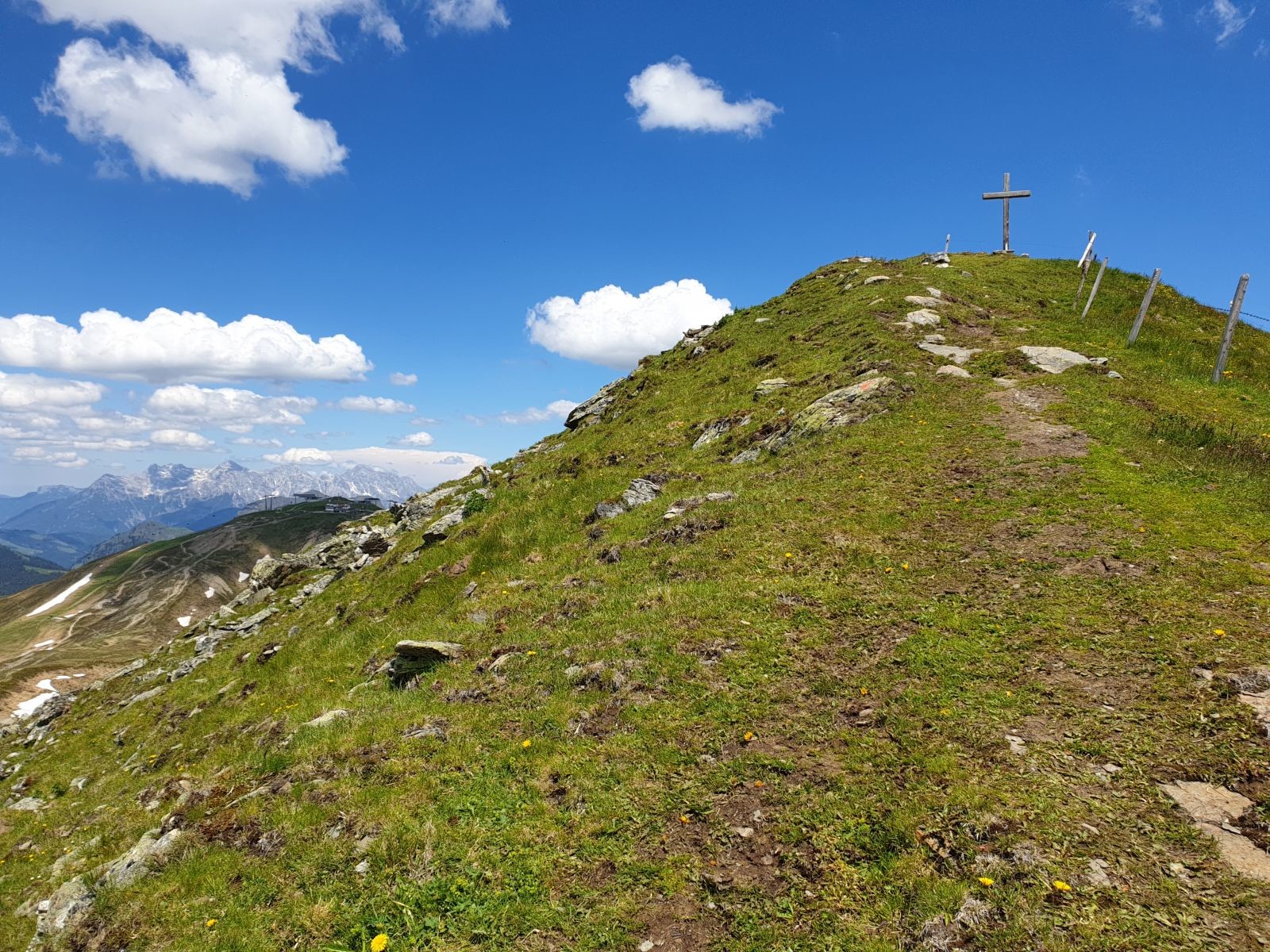 Die letzten Meter zum Stemmerkogelgipfel. Hinten sieht man wieder den Westgipfel und die L. Steinberge