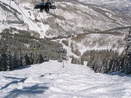 Hier ist man sich als Buckelpistenartist immer der Aufmerksamkeit (und Bewunderung?) der Liftfahrer sicher