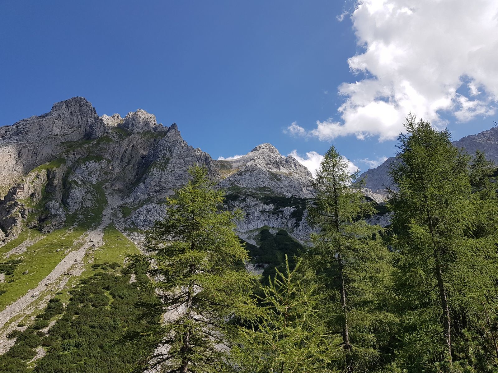 Hochalpiner Blick auf mir aber unbekannte Berge. Vielleicht kennt sie ja jemand von euch?