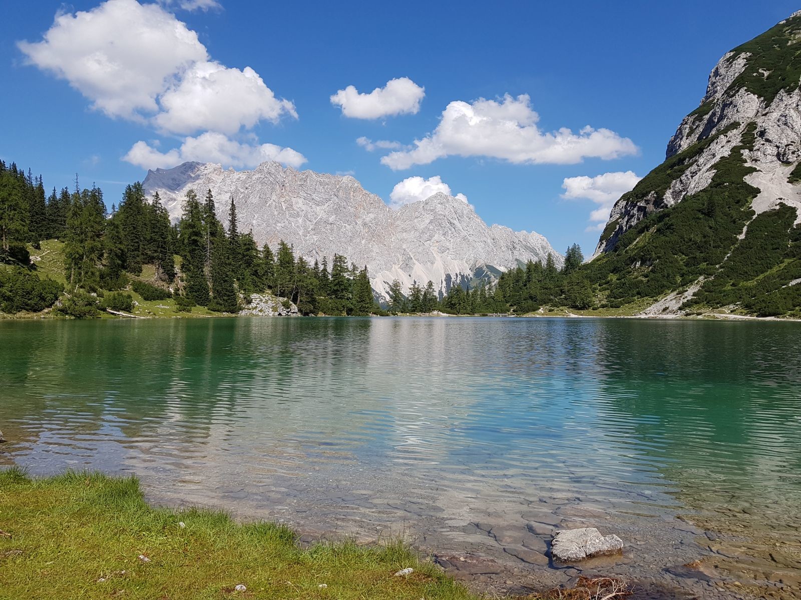 Wieder unten am Seebensee. Hier gab es nochmal eine kurze Genusspause mit Abkühlung :-)