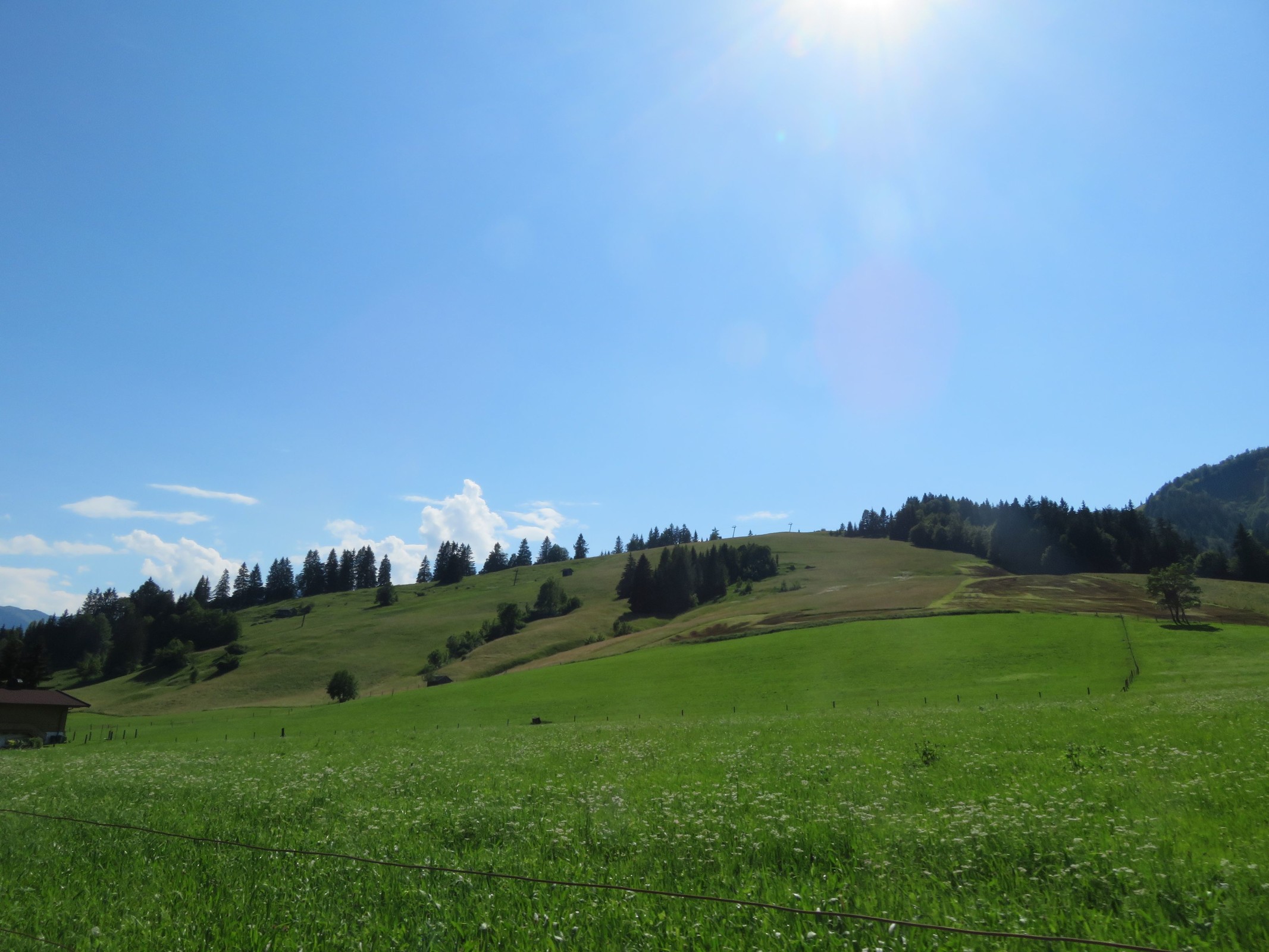 Ich weiß ehrlich gesagt gerade gar nicht mehr, wo dieser Schlepplift jetzt genau steht. Er steht auf jeden Fall zwischen St. Ulrich am Pillersee und Sankt Jakob in Haus.