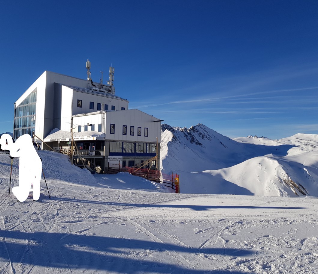 Ausgestecktes Baufeld für Bauankündigung