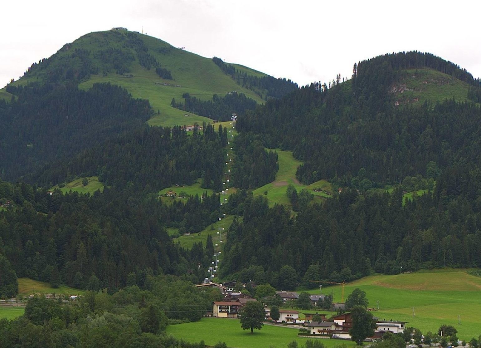 https://www.wilderkaiser.info/de/service/webcam-livecam-soell-dorf.html