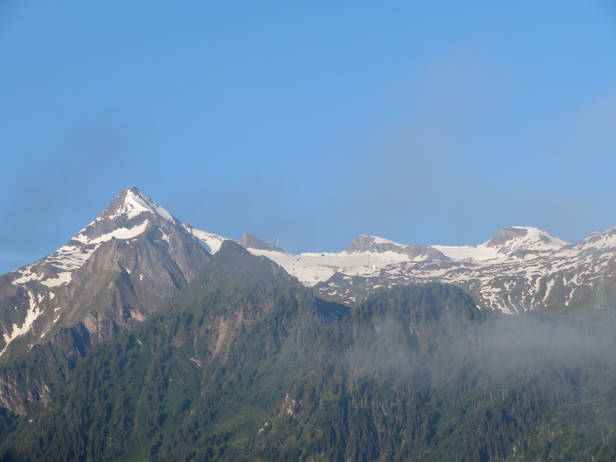 Blick aus dem Appartement um 06.36 Uhr zum Kitzsteinhorn