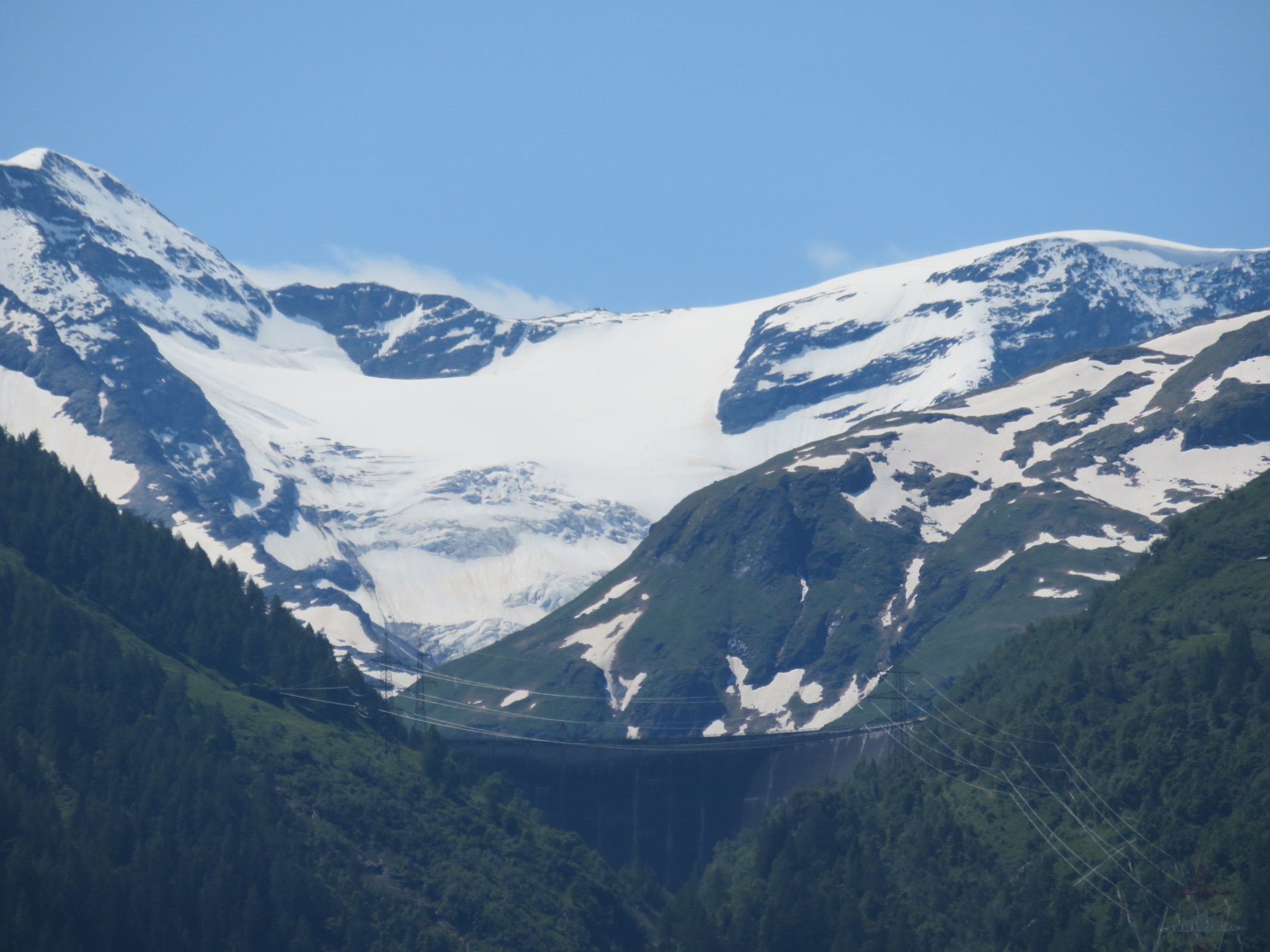 Zoom zur Staumauer des Stausees "Wasserfallboden im Kapruner Tal.
