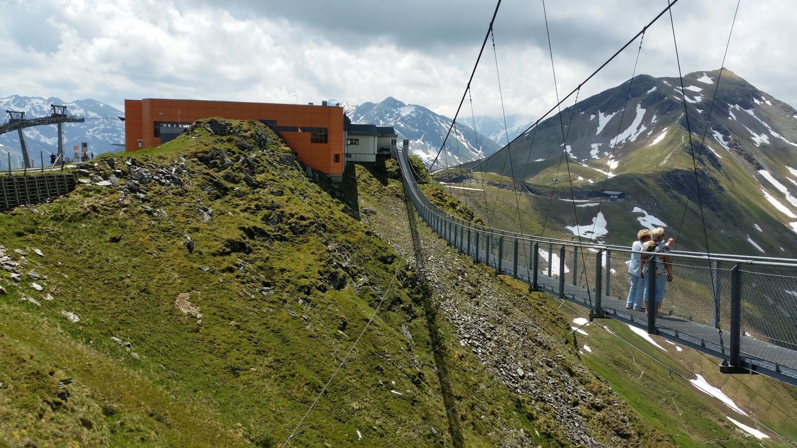 Im Winter hatte ich nie Zeit. Erstbegehung der Hängebrücke. Ist ganz nett!