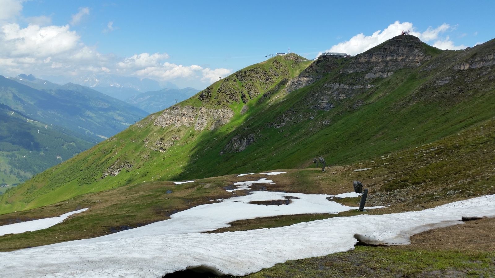 Ab da geht es dann immer der Nase … äh Piste nach. Fast wie Skifahren hier :-) Auf den Schneefeldern konnte man richtig rodeln.