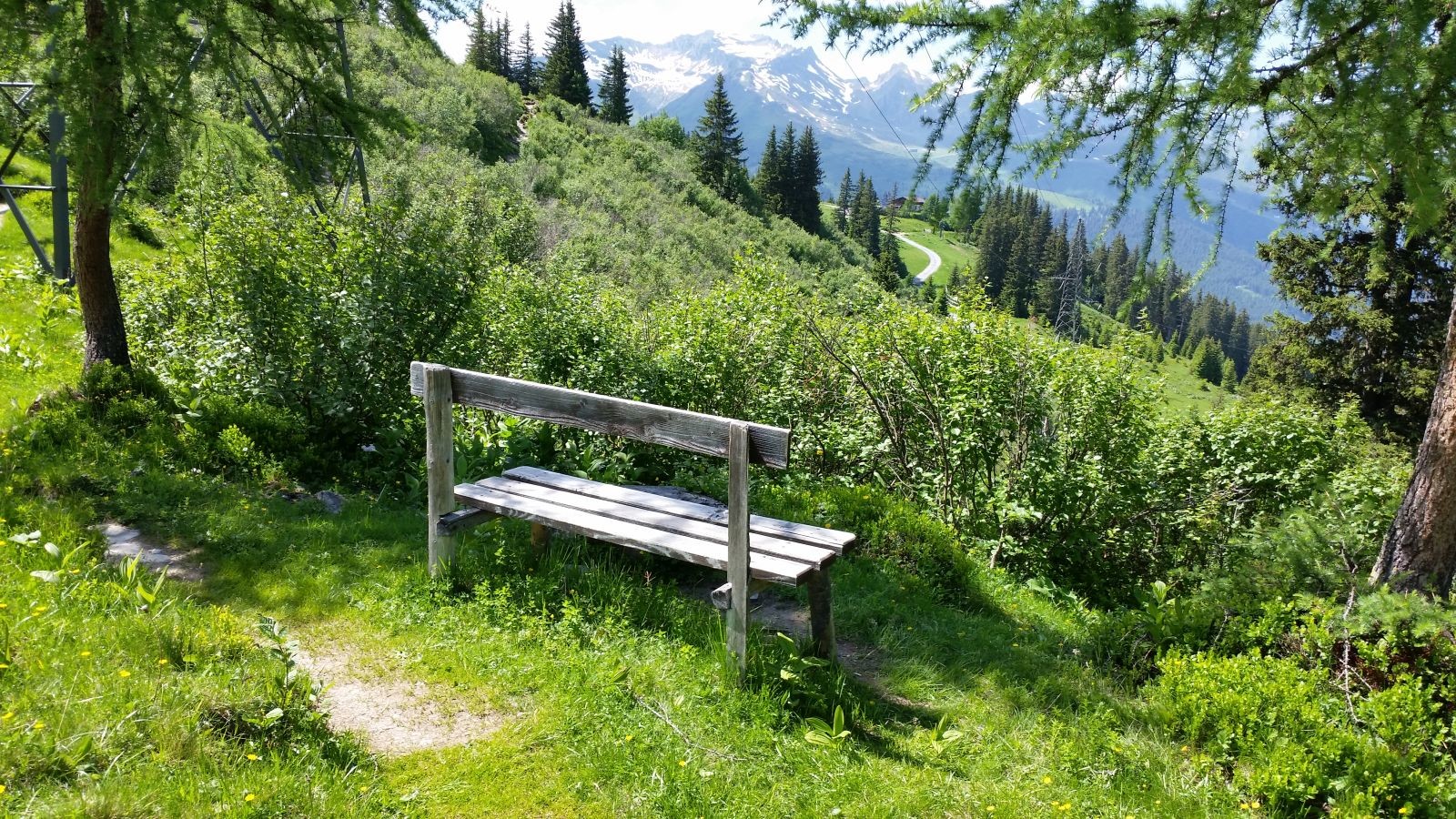 Wer aktiv im Forum mitliest, sollte dieses Bild schon kennen ;-) Wir blicken zurück auf die Stubneralm. Im Hintergrund ist die Hohe Scharte im Skigebiet von Bad Hofgastein mit diversen Liften zu sehen.