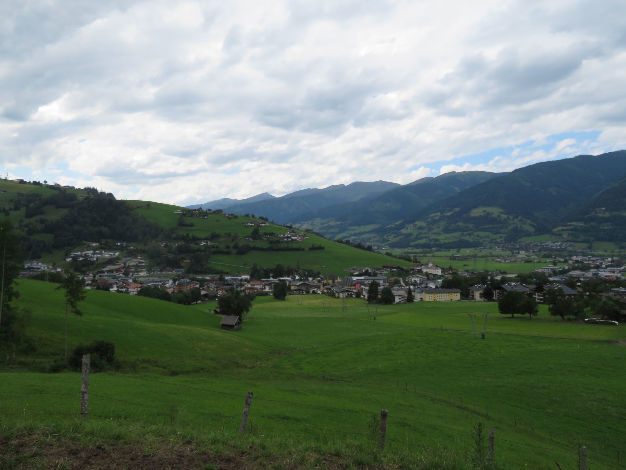 Aus derselben Position aufgenommen sieht man hier den Ort Kaprun und den Blick auf den unteren Maiskogel.