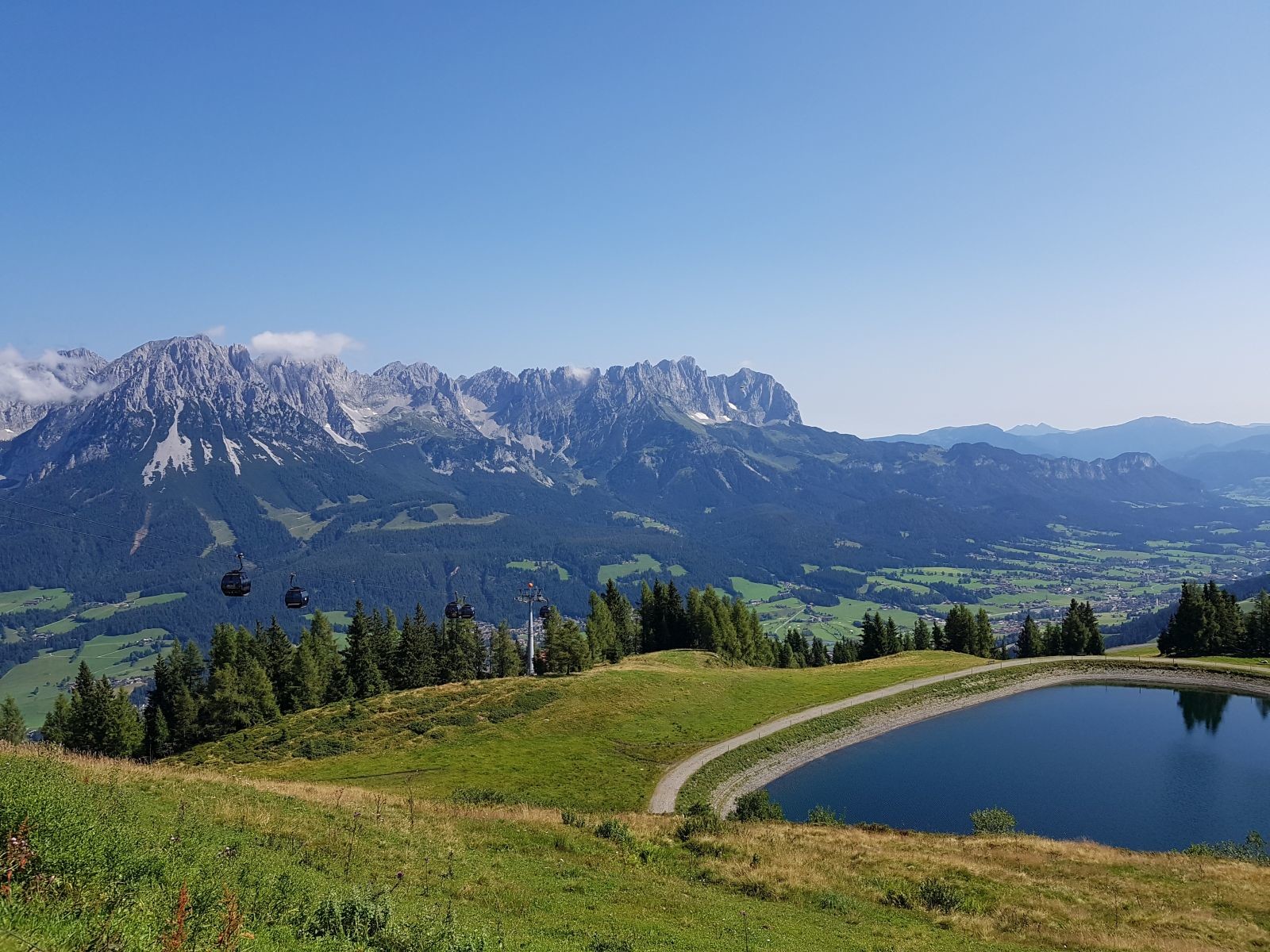 Start um 10.24 Uhr am Hartkaiser mit dem mächtigen Wilden Kaiser im Hintergrund. Wenn alles gut geht, werde ich hier nächstes Jahr einen Tag zum Skifahren sein, nachdem ich im Sommer nun schon 5 Mal hier war! :-)