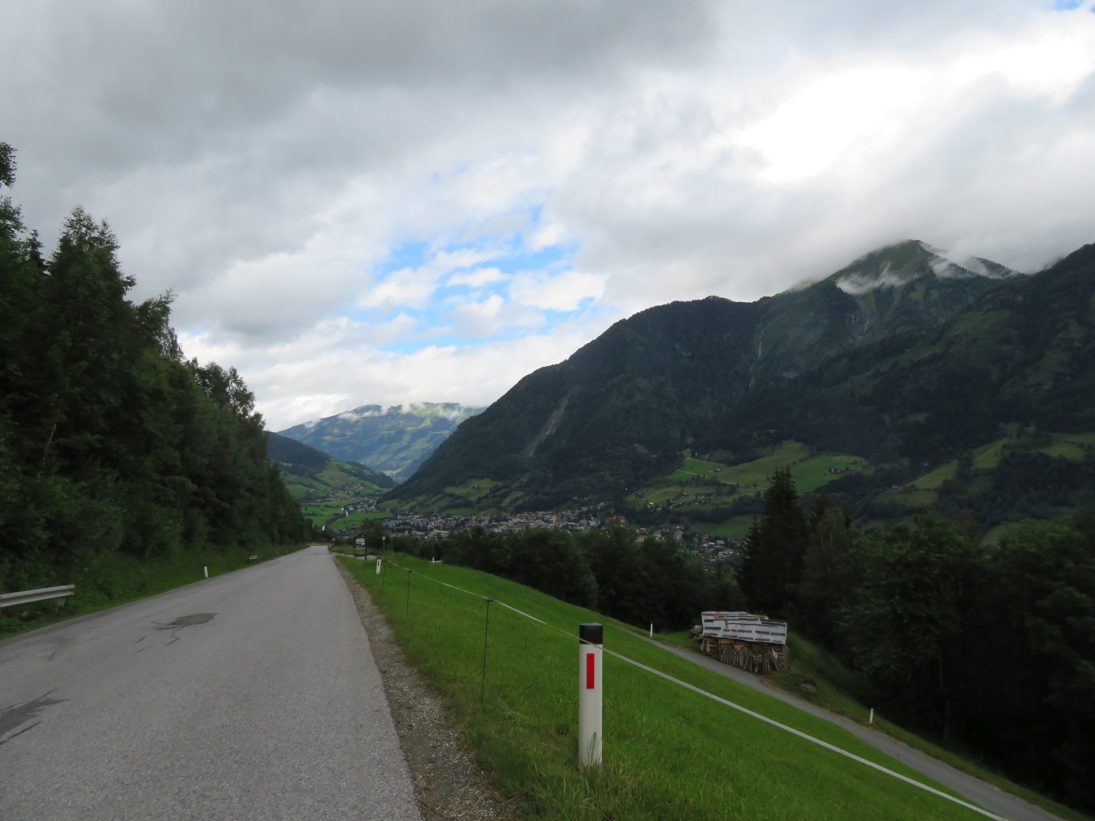 Hier sind wir bereits im Angertal. Müsste Bad Hofgastein in der Bildmitte sein. Wenn etwas nicht stimmt, korrigiert mich gerne. Man lernt ja nie aus ;-).