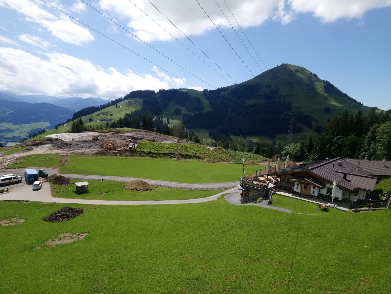 Der untere Weg dürfte der Speicherrand sein