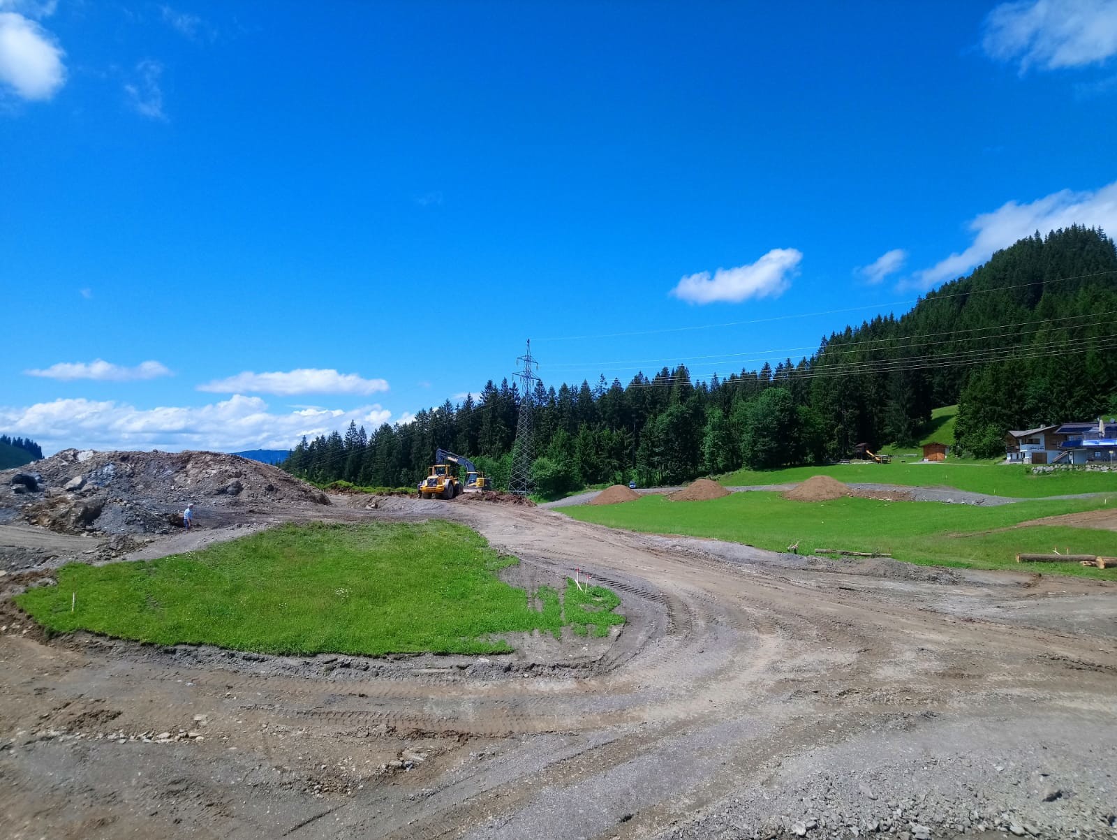 Das graue Material in der Wiese sollte den Rand darstellen