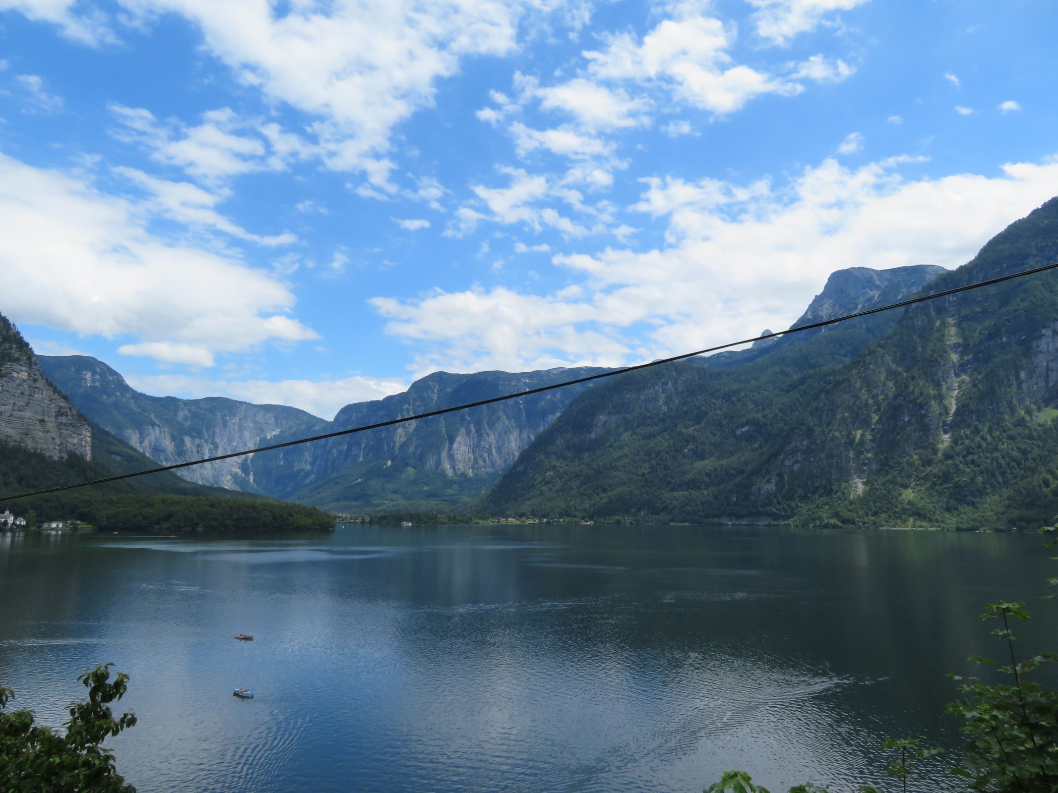Blick aus dieser Gasse in Richtung Obertraun.