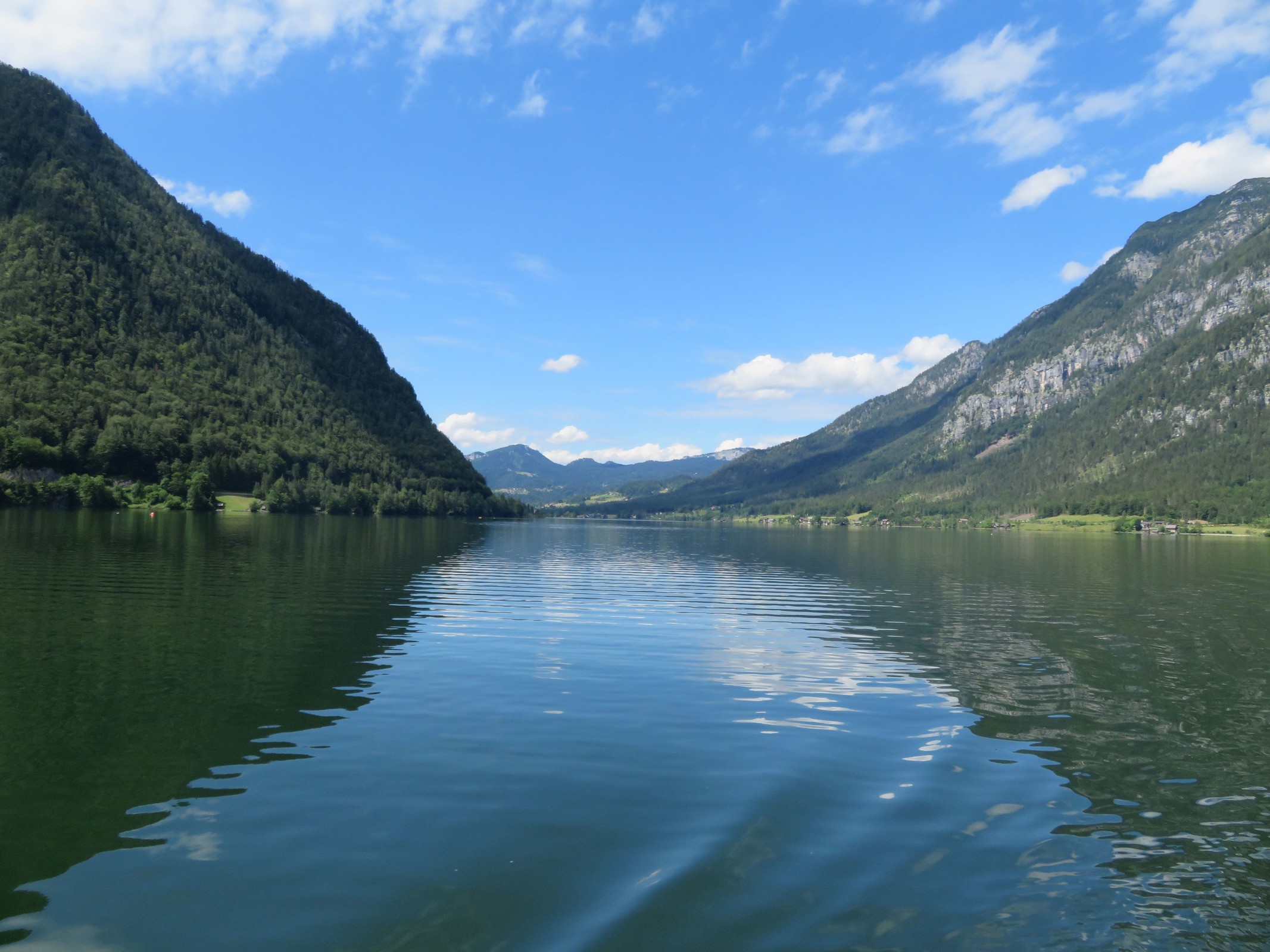 Hallstätter See mit Blick in Richtung Bad Goisern am Hallstätter See.