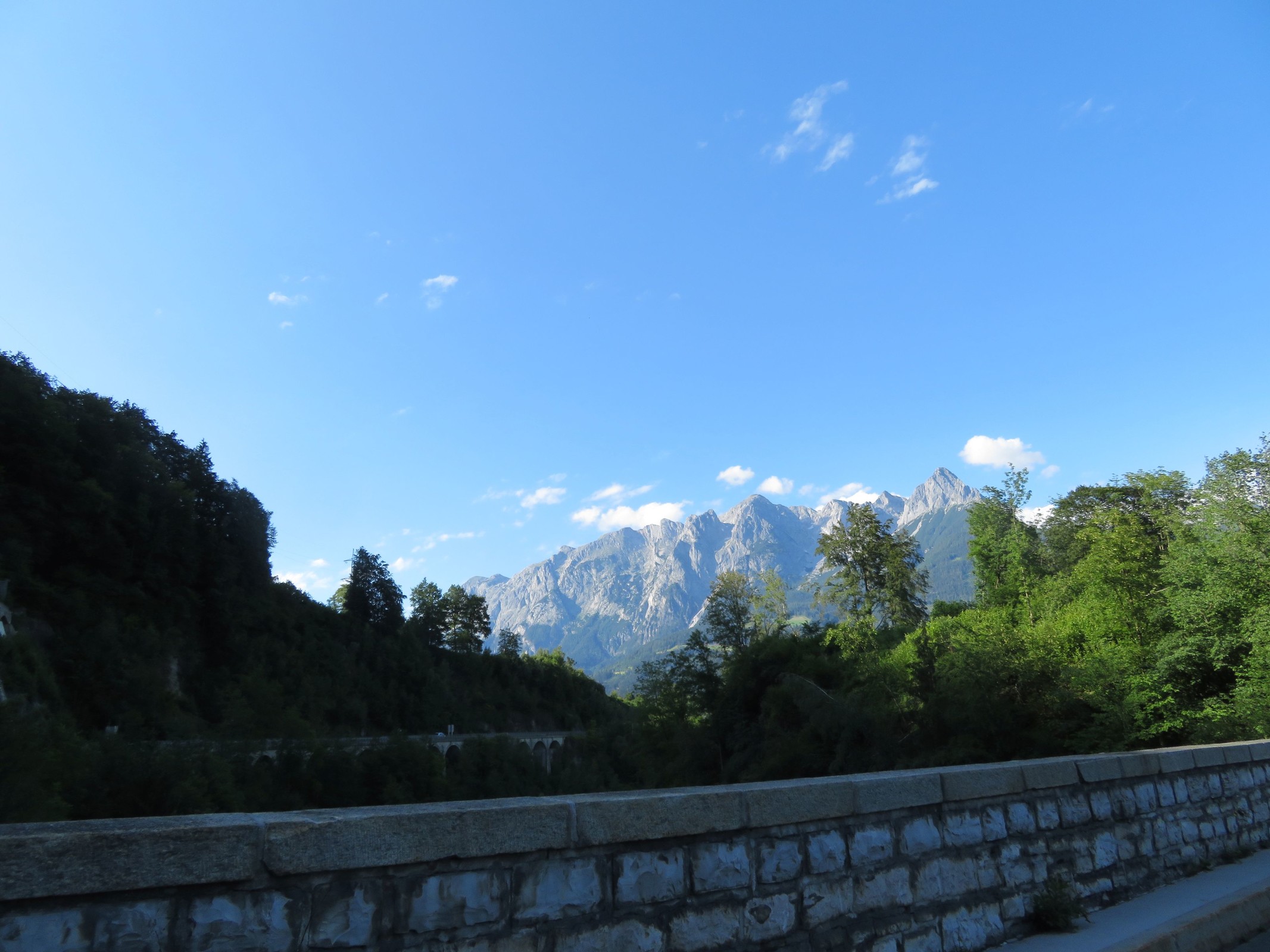Blick von der B99 bei Bischofshofen zum "Tennengebirge."