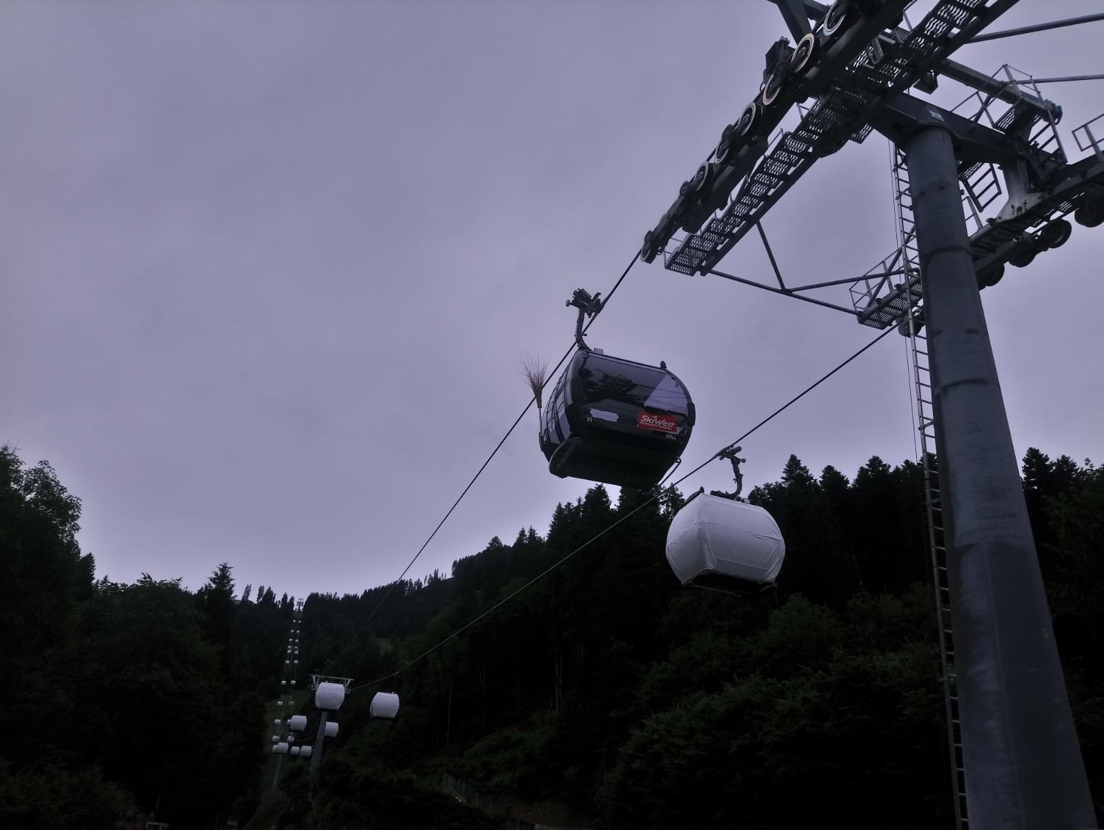 Ausgepackte Gondel inkl. Fluggerät