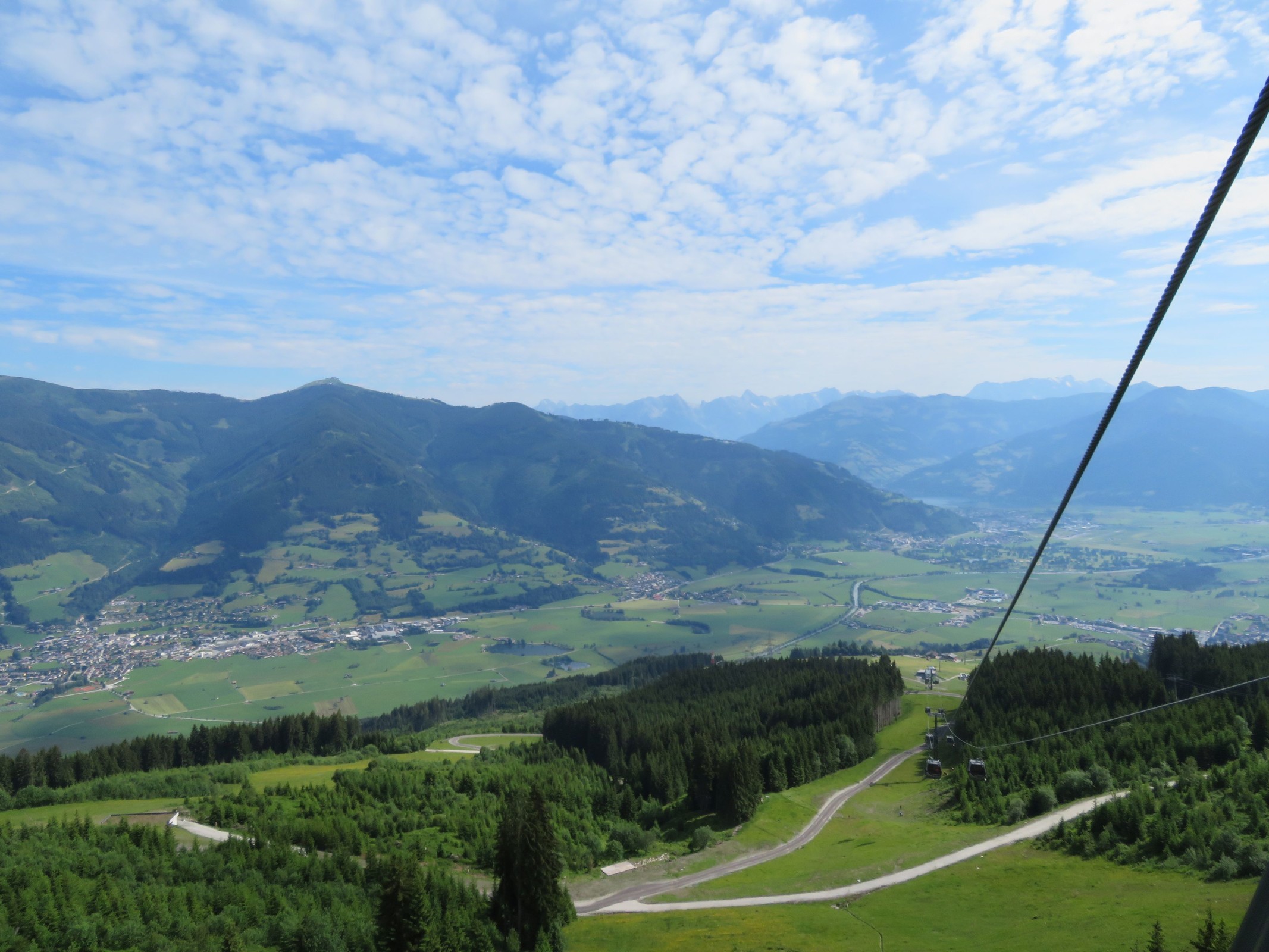 Blick aus selbiger auf das links liegende Piesendorf und das rechts am See liegende Schüttdorf.