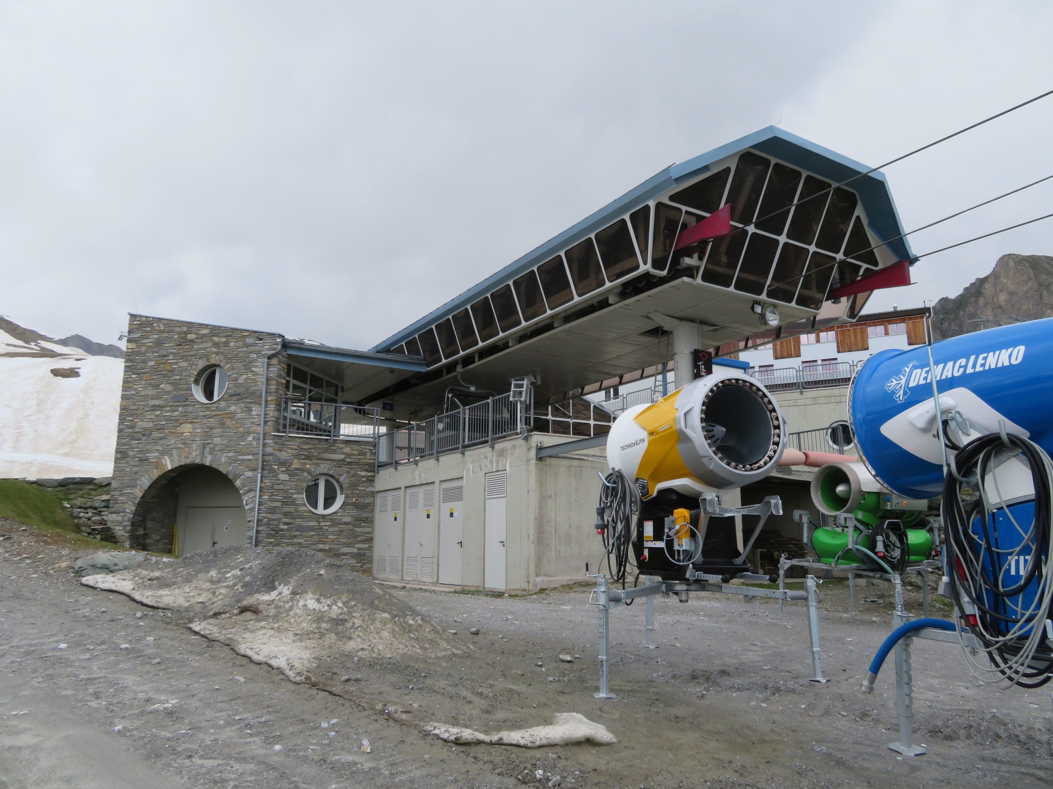 Die Bergstation der Langwiedbahn sieht mittlerweile auch schon sehr aus einer anderen Zeit aus :-).