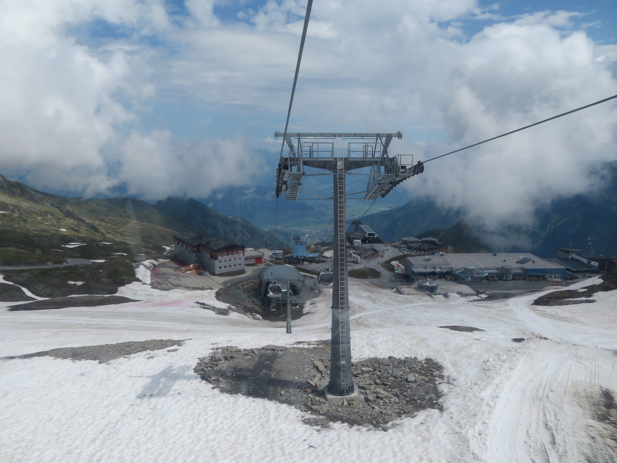 Blick aus dem Gletscherjet 3 zum Alpincenter.