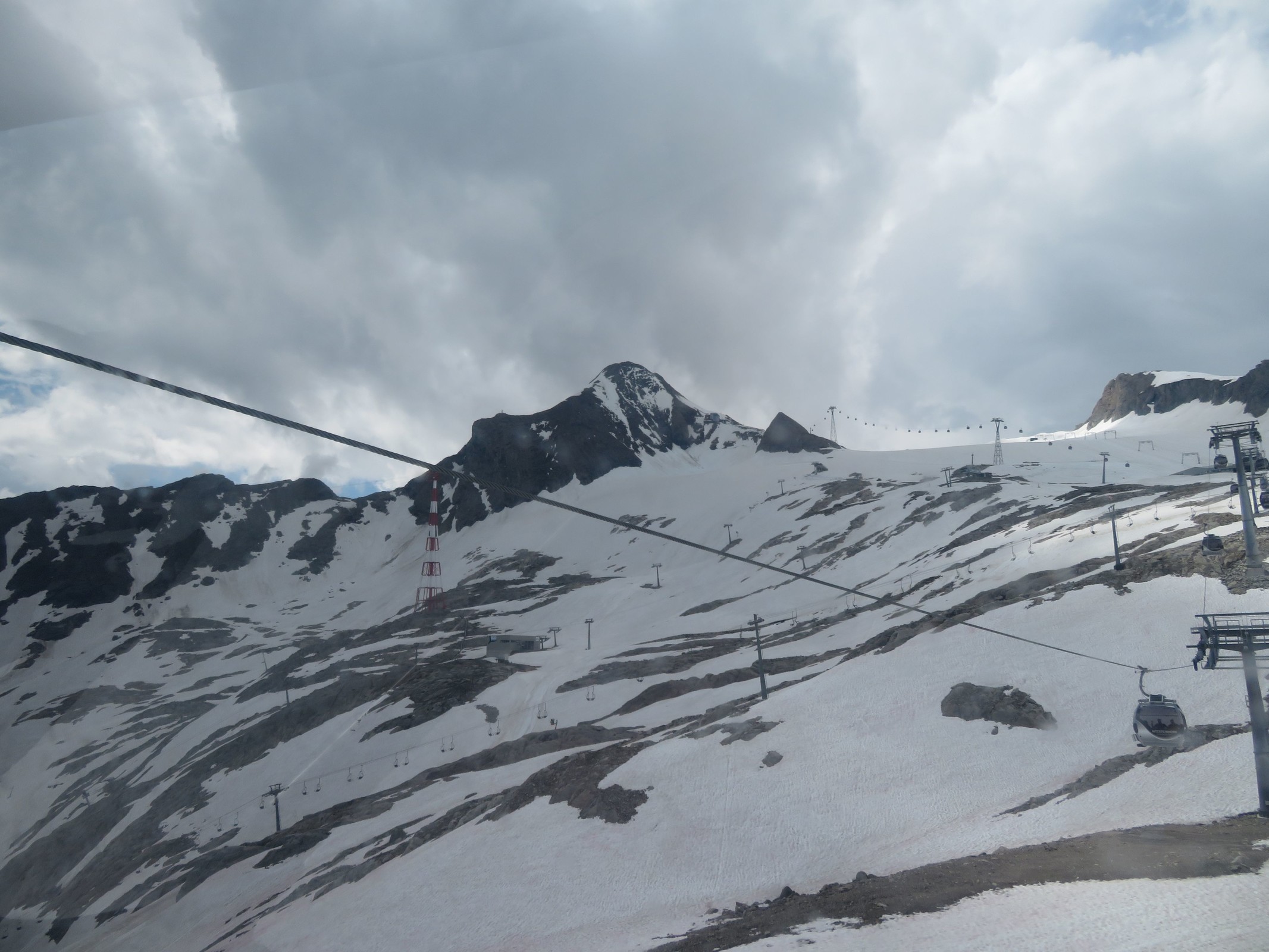 Blick zum Schmiedingerbereich. Die Perlenkette des Gletscherjet 4 ist auch immer wieder beeindruckend.