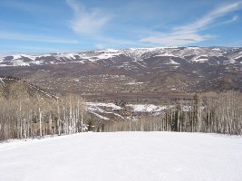 Leider ist die Reflexion derart stark, dass man den hervorragenden Pistenzustand nicht sehen kann