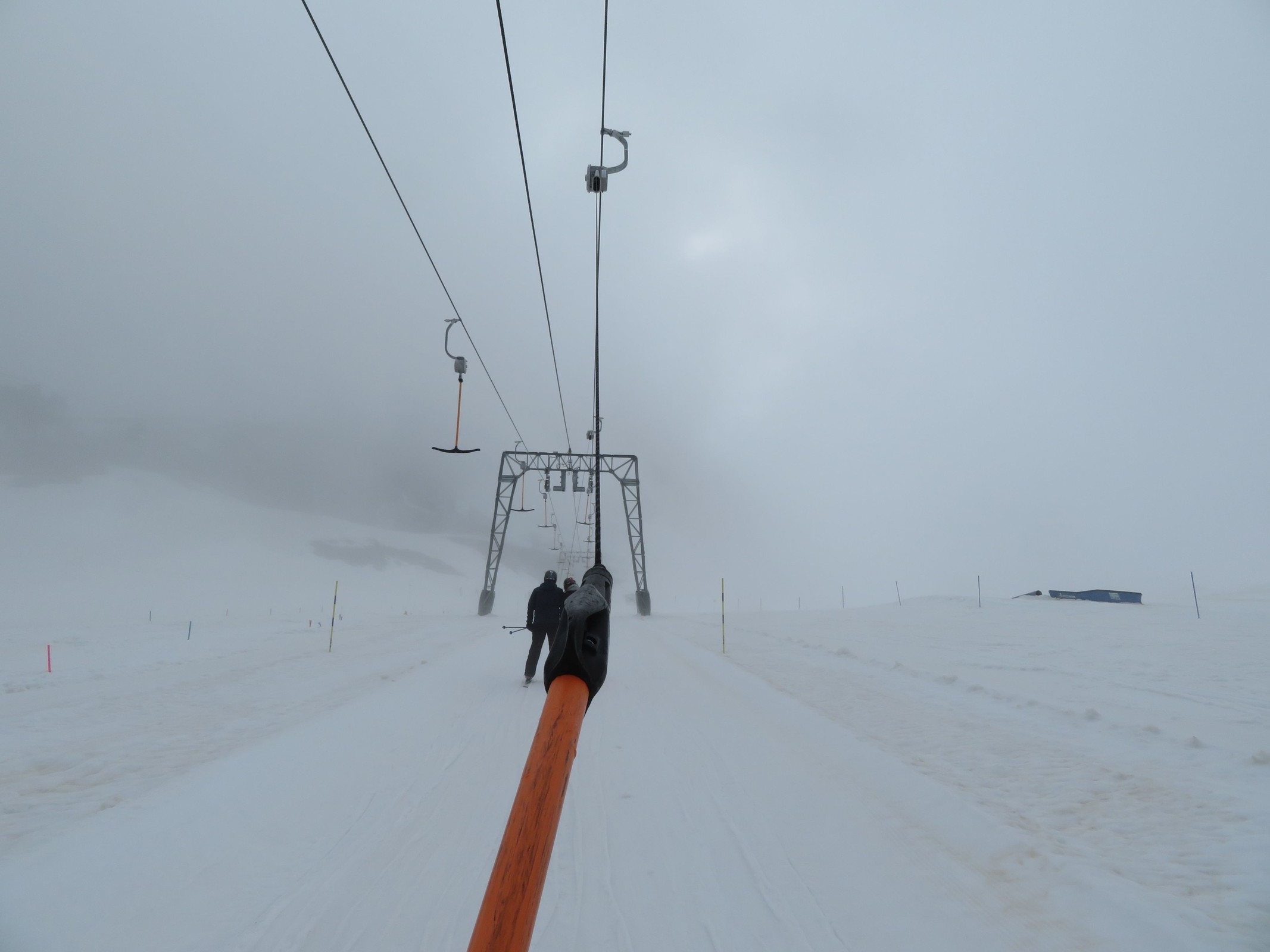 Wieder im Magnetköpfllift. Zwischenzeitlich zogen immer mal wieder Wolken durch, die aber der Freude endlich wieder Skizufahren keinen Abbruch taten. Bild von 11.30 Uhr.
