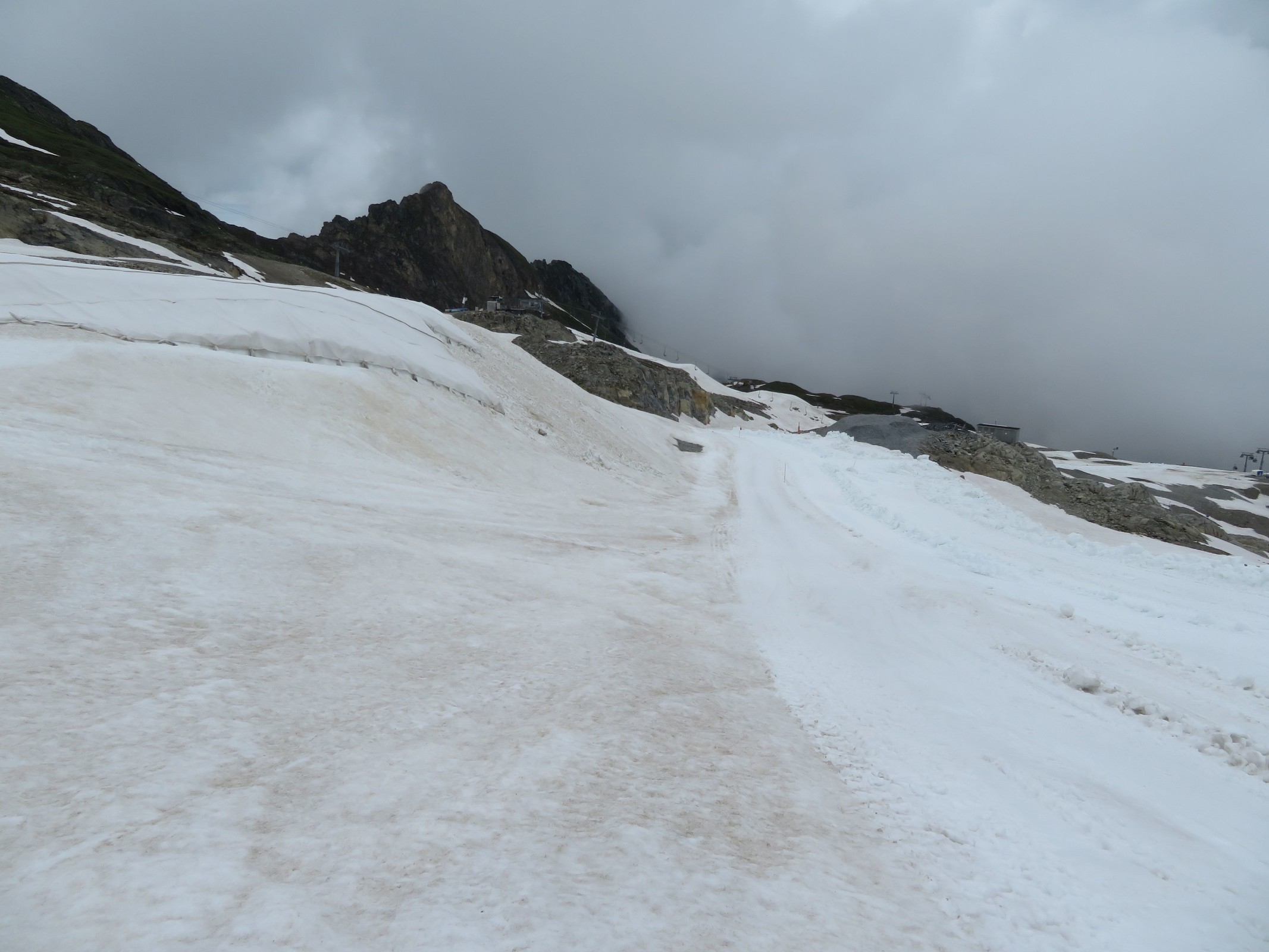 Abfahrt zum Alpincenter. Ab hier war es sehr anstrengend zu fahren, weil hier nur noch die groben Pistenbully-Spuren vorhanden waren.