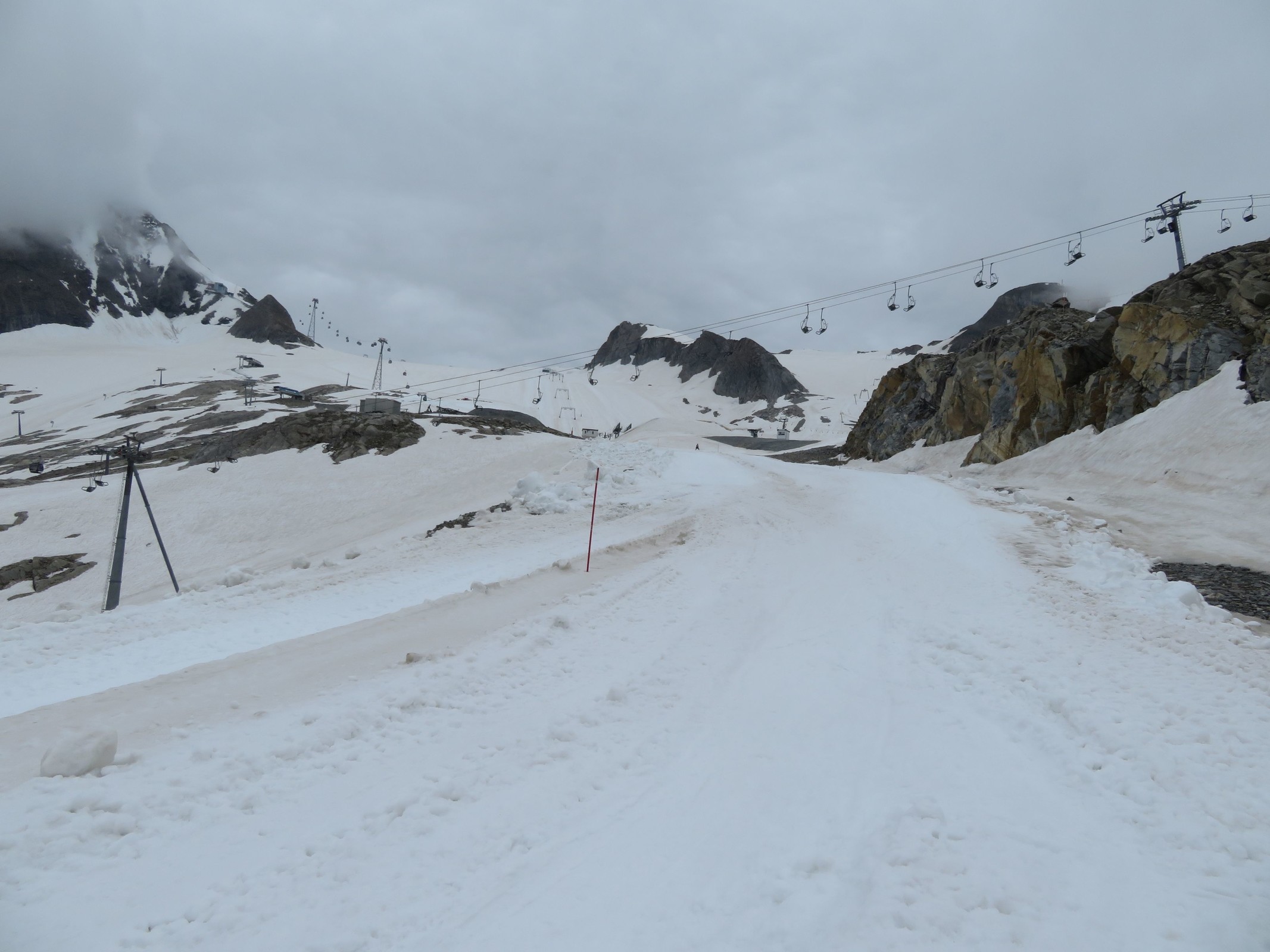Blick zurück nach oben. Im Vordergrund kreuzt die Sonnenkarbahn .