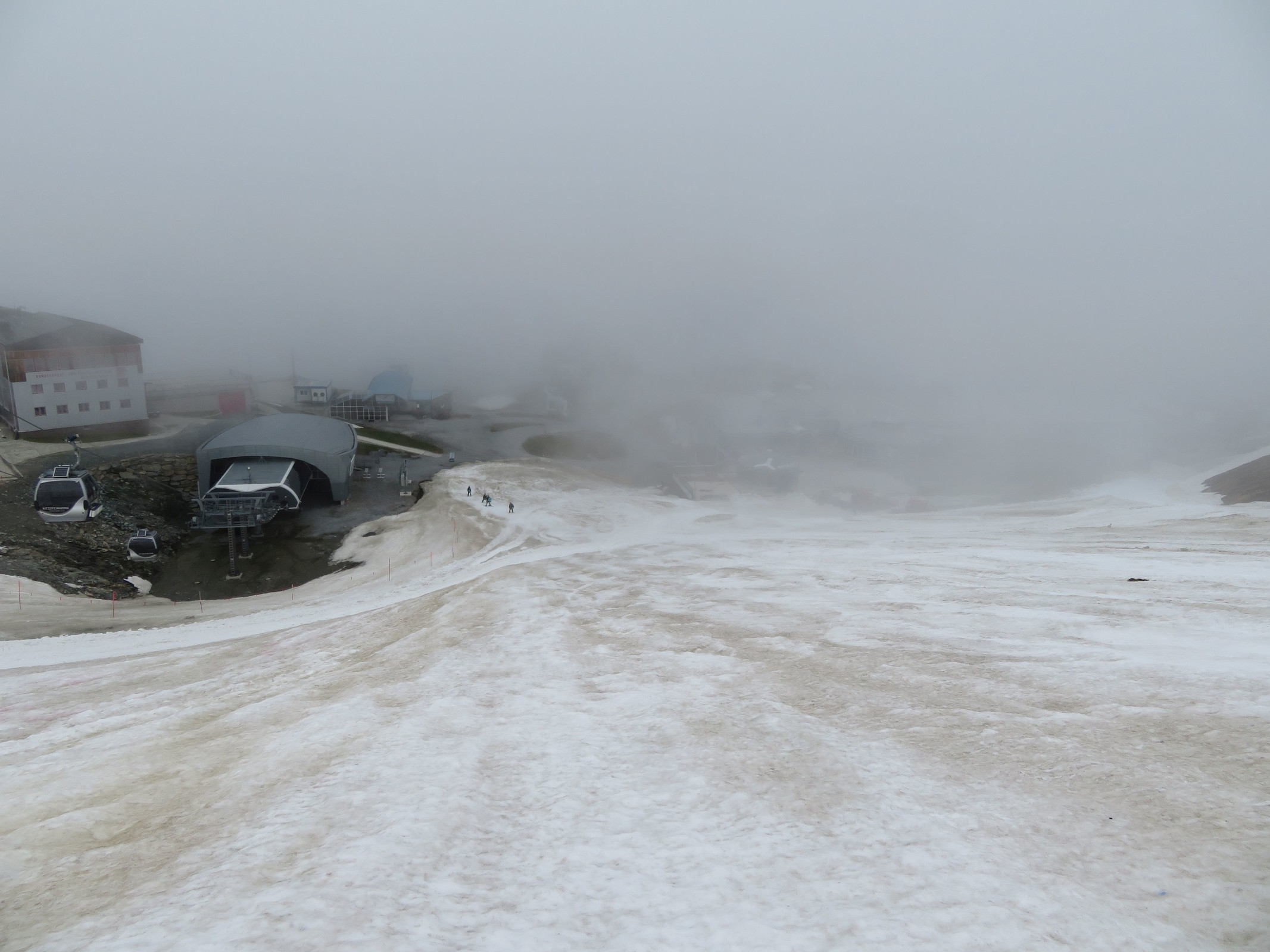 Letztes Stück der Alpincenterabfahrt zur Talstation des Gletscherjets 3.
