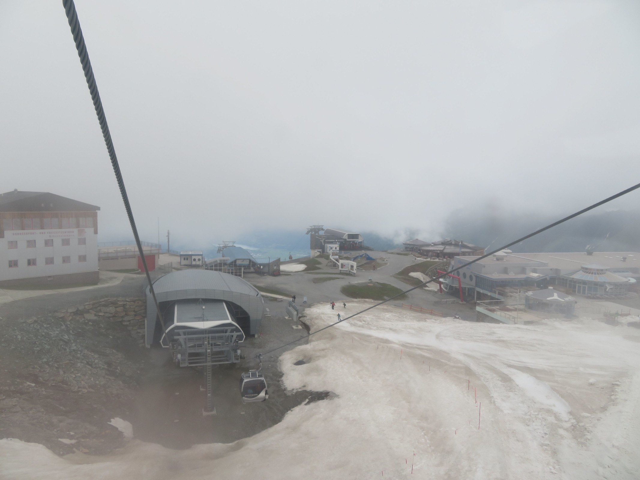 Nun sind die Wolken schon wieder weg :-). Im Gletscherjet 3.