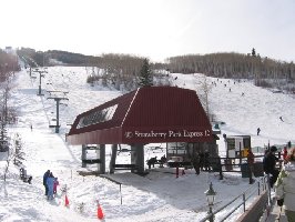 Am Nachmittag sind die unteren Partien am Strawberry Park wegen der Exposition firnig und ein wenig verbuckelt, sehr ungewöhnlich für Colorado, aber aus den Alpen sind wir das ja gewohnt