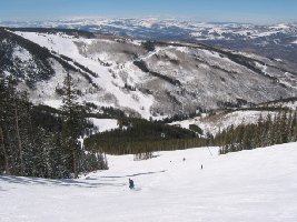 Gegenüber sieht man schön die endlose breite Larkspur-Bowl