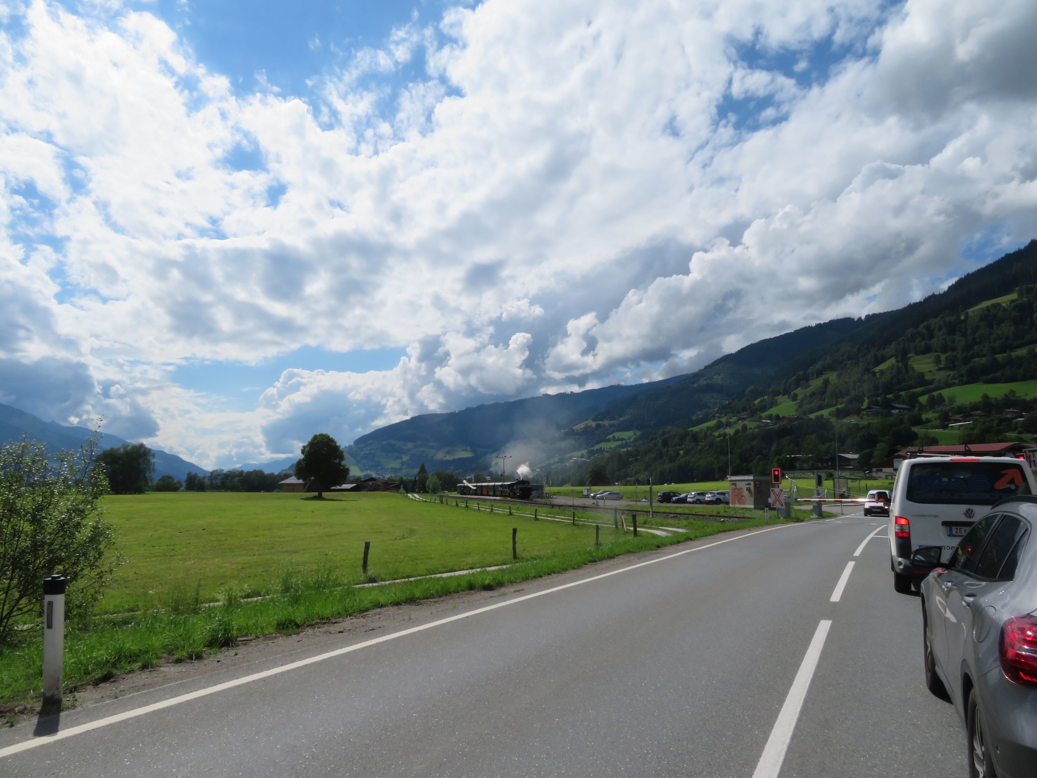 Zu allererst begegnete uns aber auf dem Weg von Kaprun nach Zell am See an der Pinzgauer Lokalbahn die historische Dampflok.