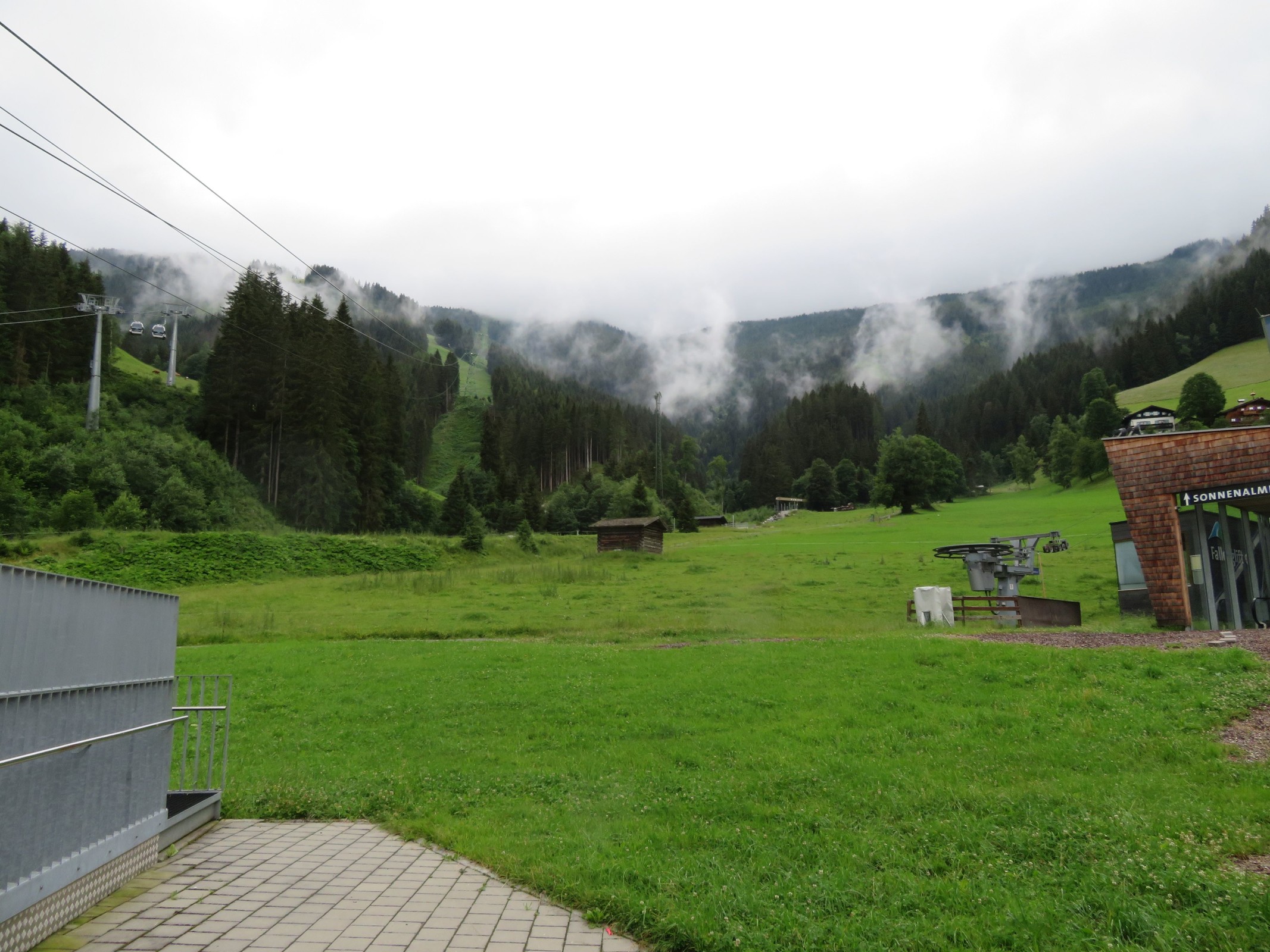 Blick in Richtung der Schmittenhöhe. Ganz links der trassXpress.