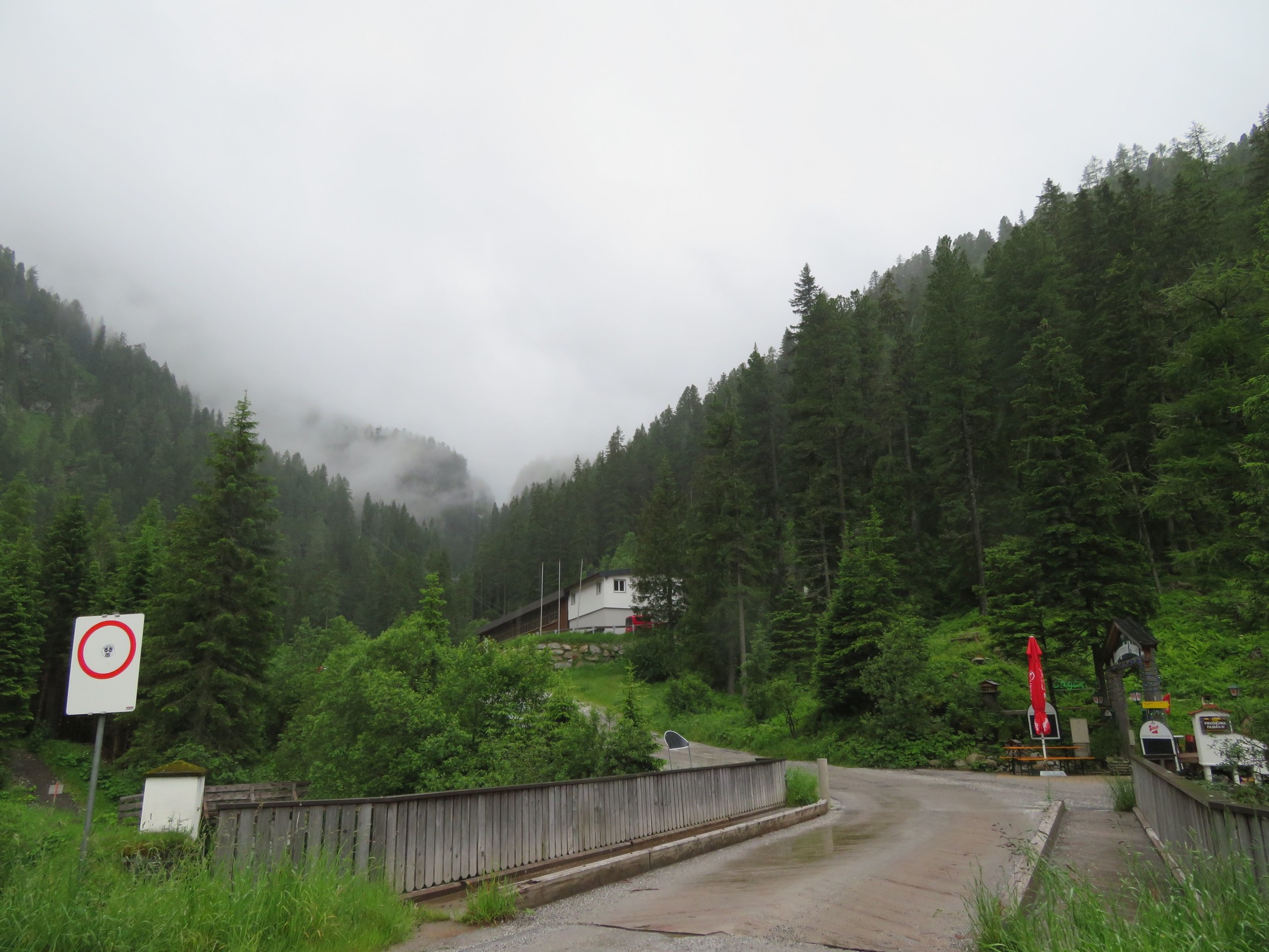 Straße oder Weg zur Talstation der Weißsee Gletscherwelt.