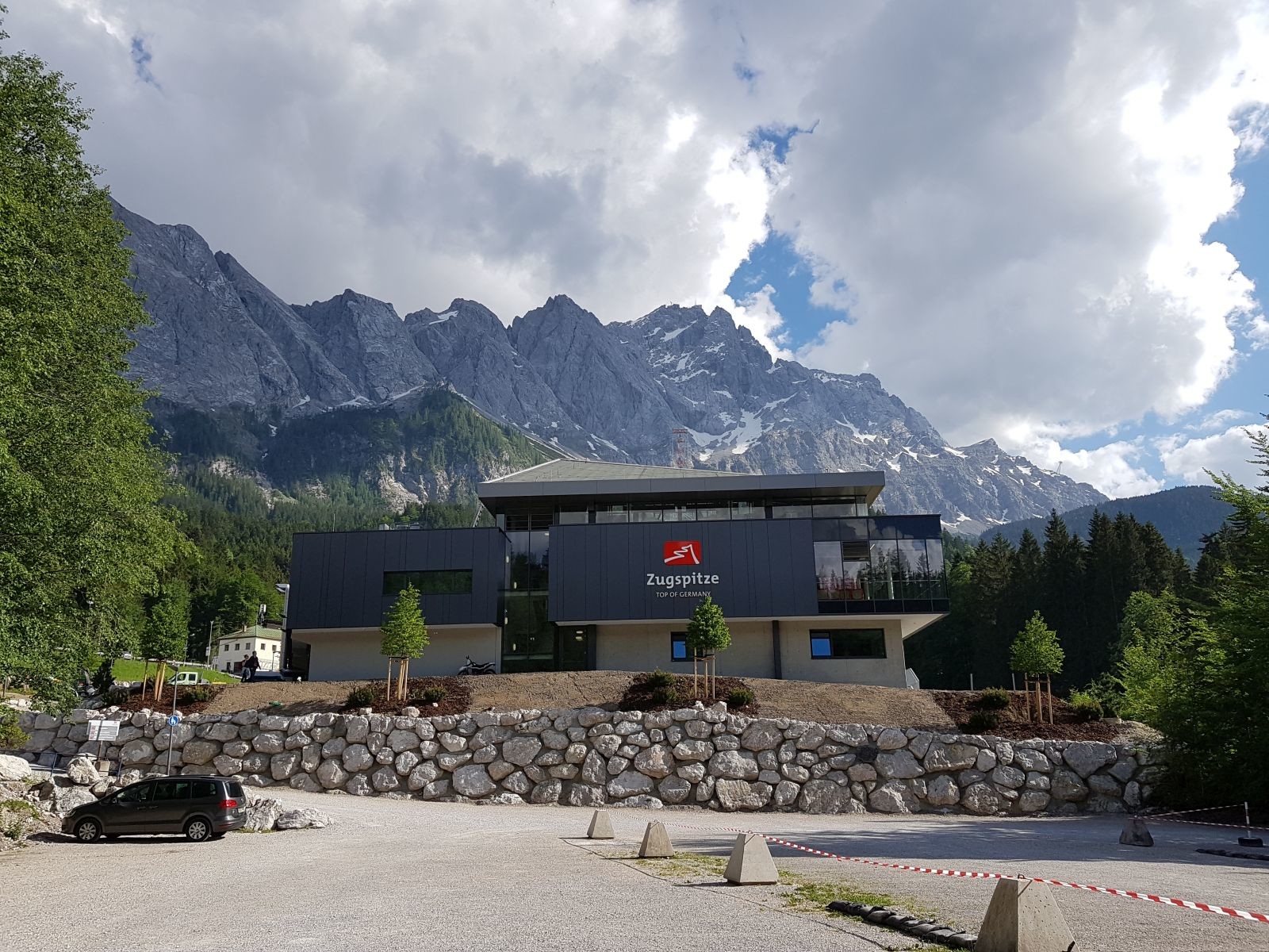 Schlichtes, edles Design der Talstation