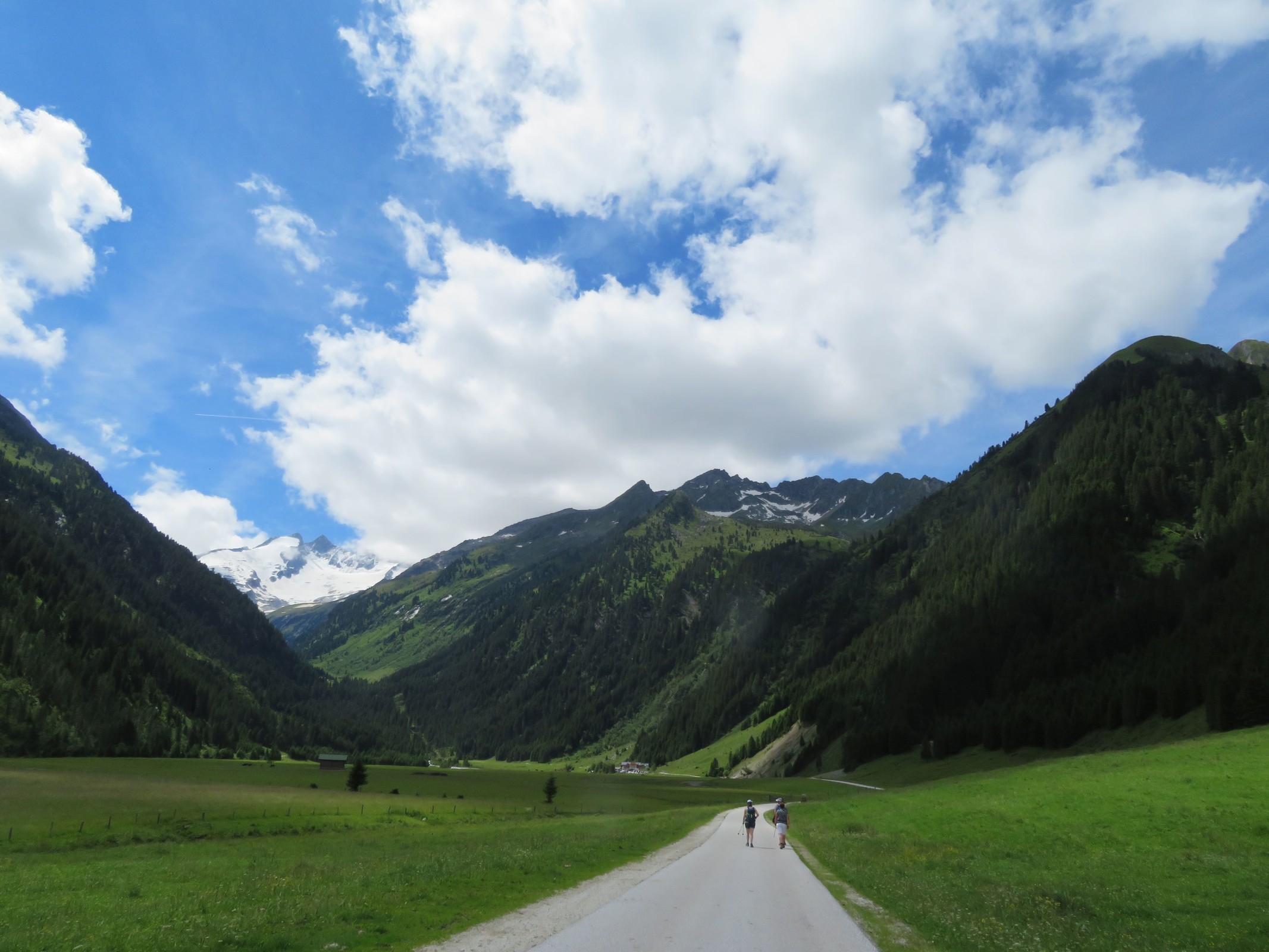 Kurz vor dem Famlienhotel Finkau.