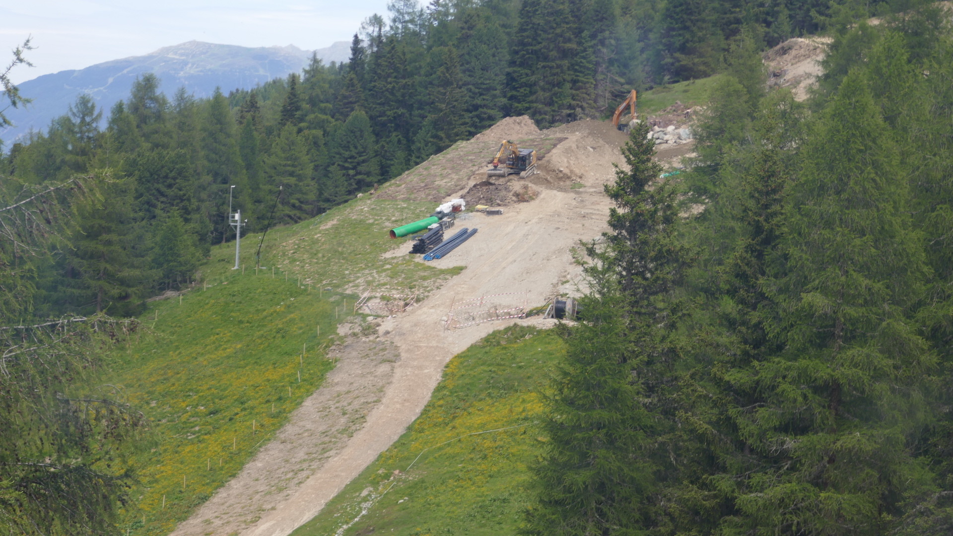 Korrekturen an der Almabfahrt unter der Baustelle