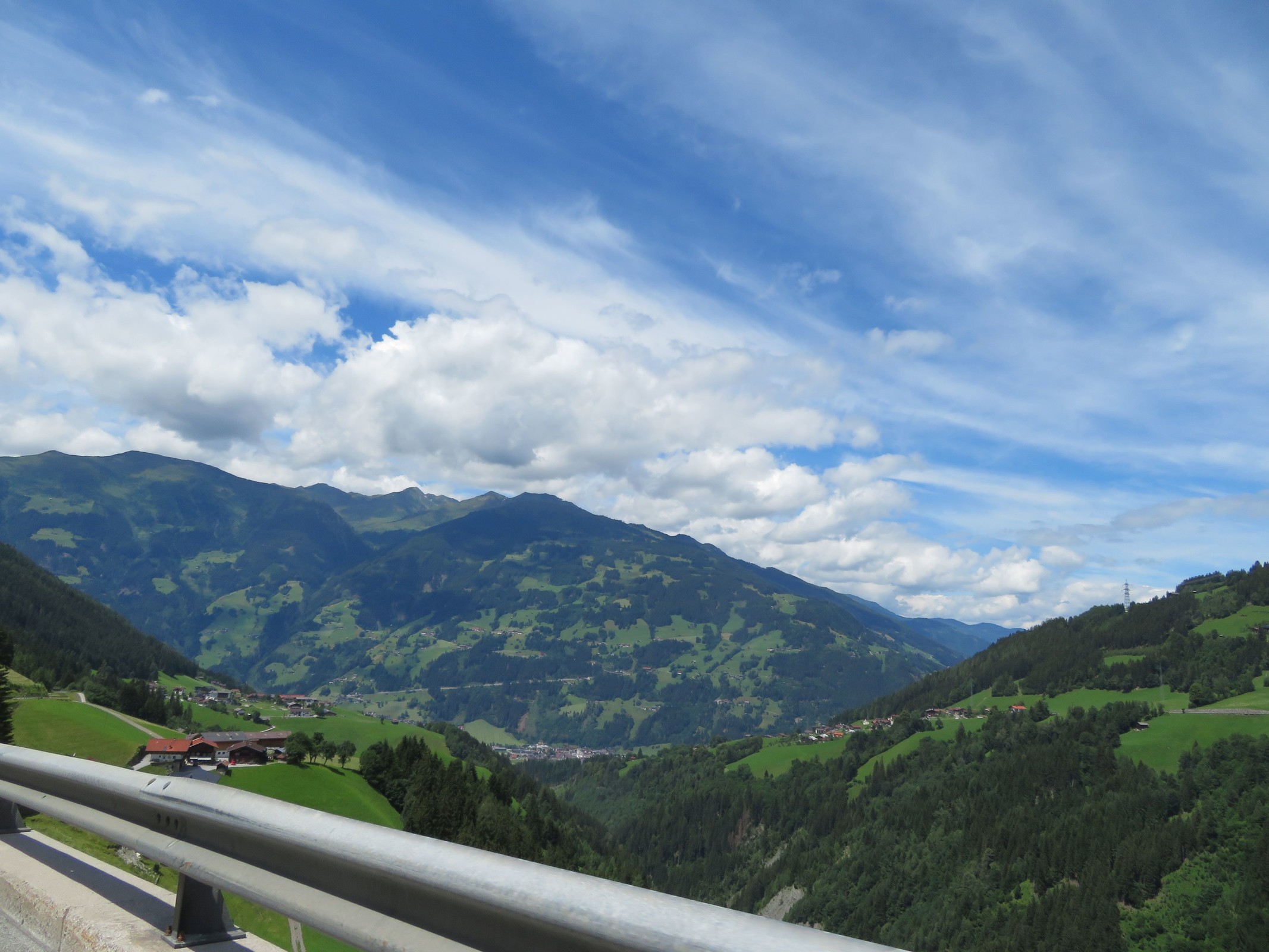 Kurz vor Hainzenberg. Im Tal unten müsste das Zell am Ziller sein.