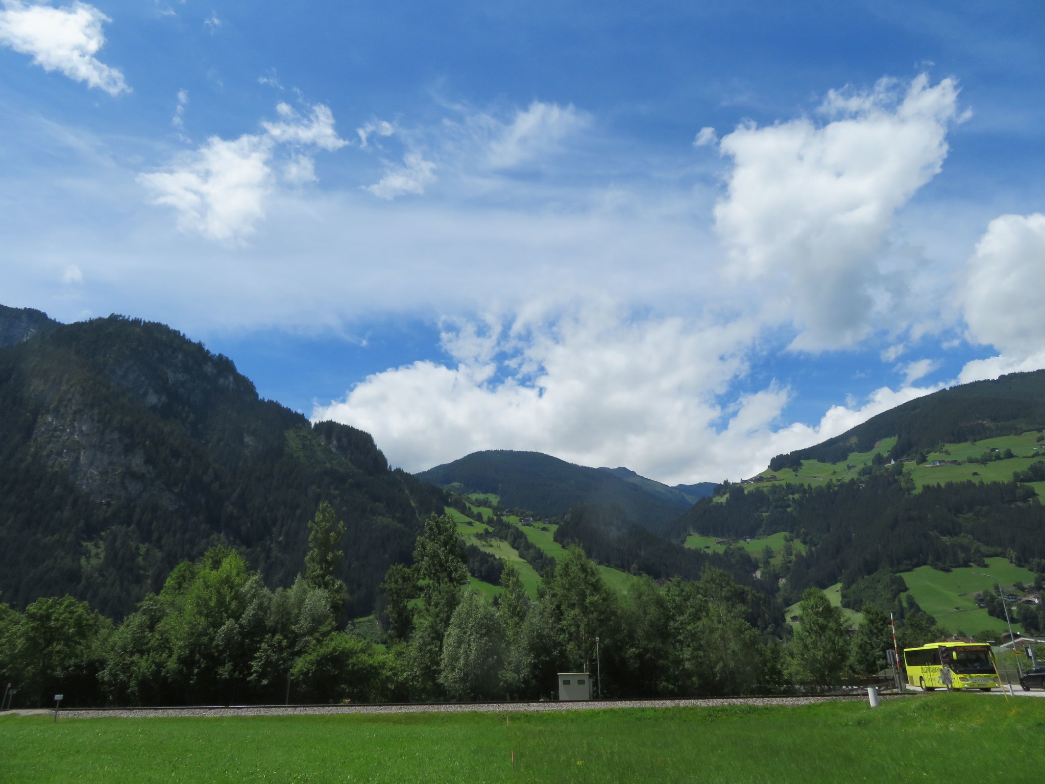 Blick auf die Horbergbahn in Hippach vor Mayrhofen.